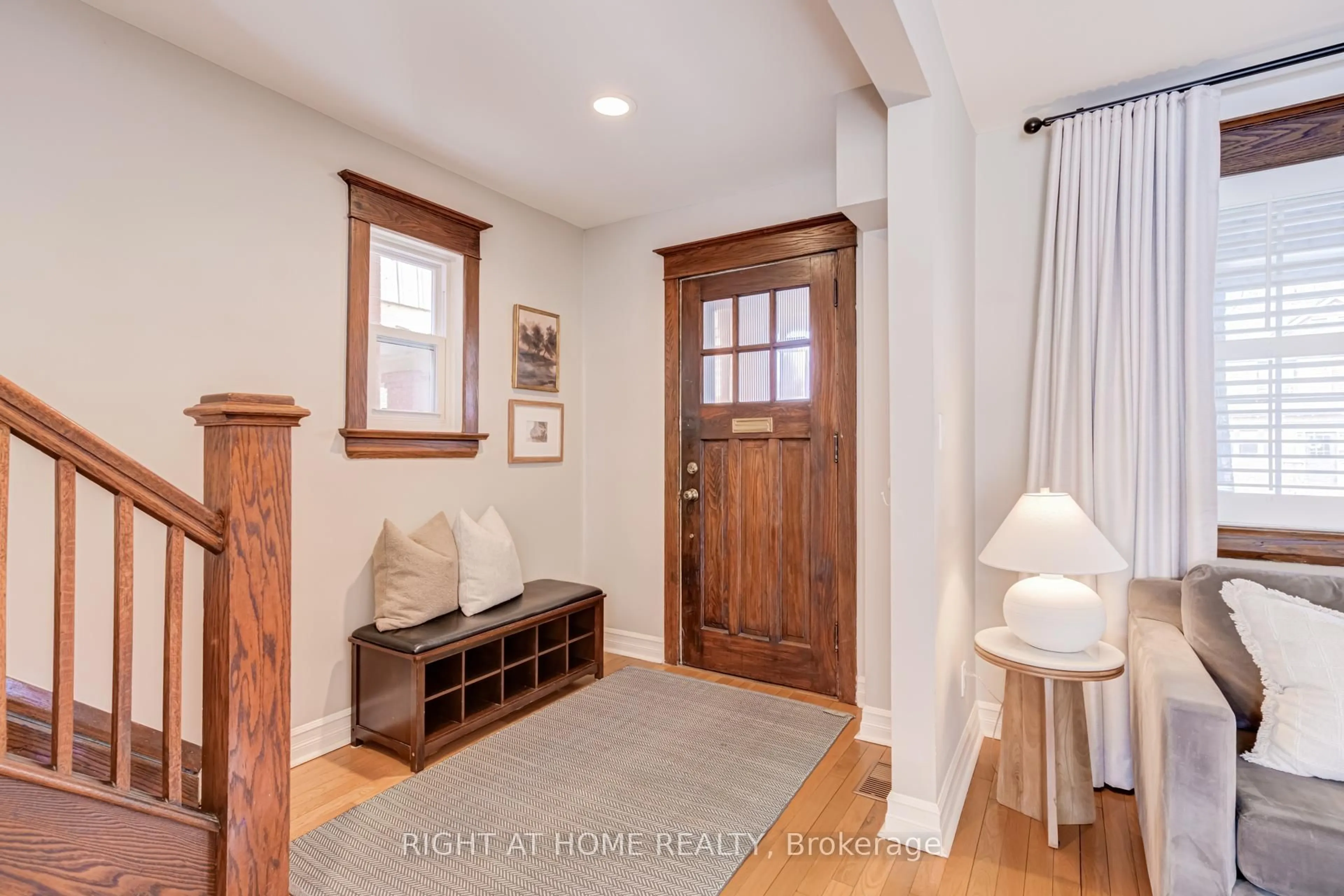 Indoor entryway for 82 Ninth St, Toronto Ontario M8V 3E4