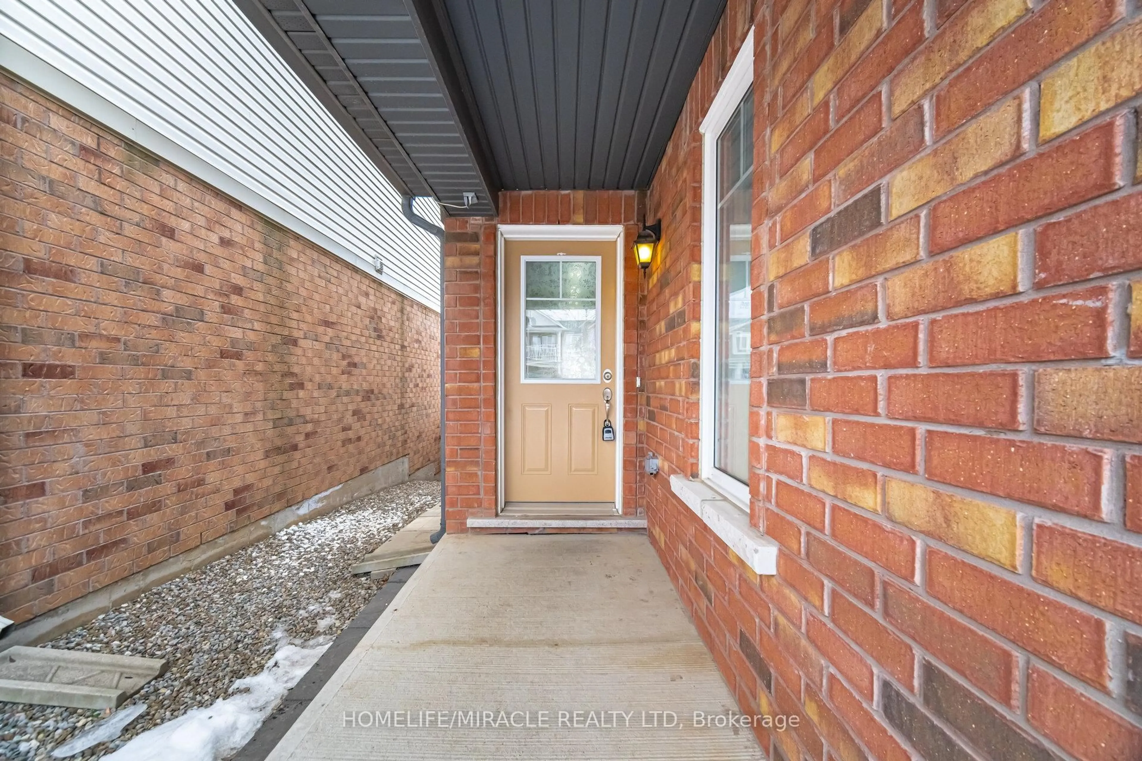 Indoor entryway for 14 Robert Parkinson Dr, Brampton Ontario L7A 0Y3