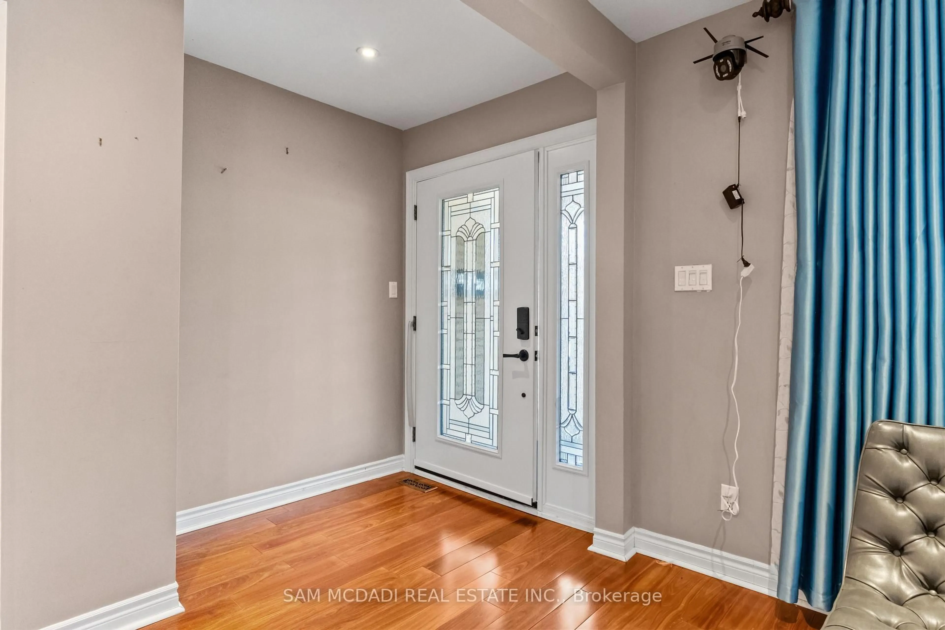 Indoor entryway for 1214 Conyers Cres, Mississauga Ontario L5C 1K1
