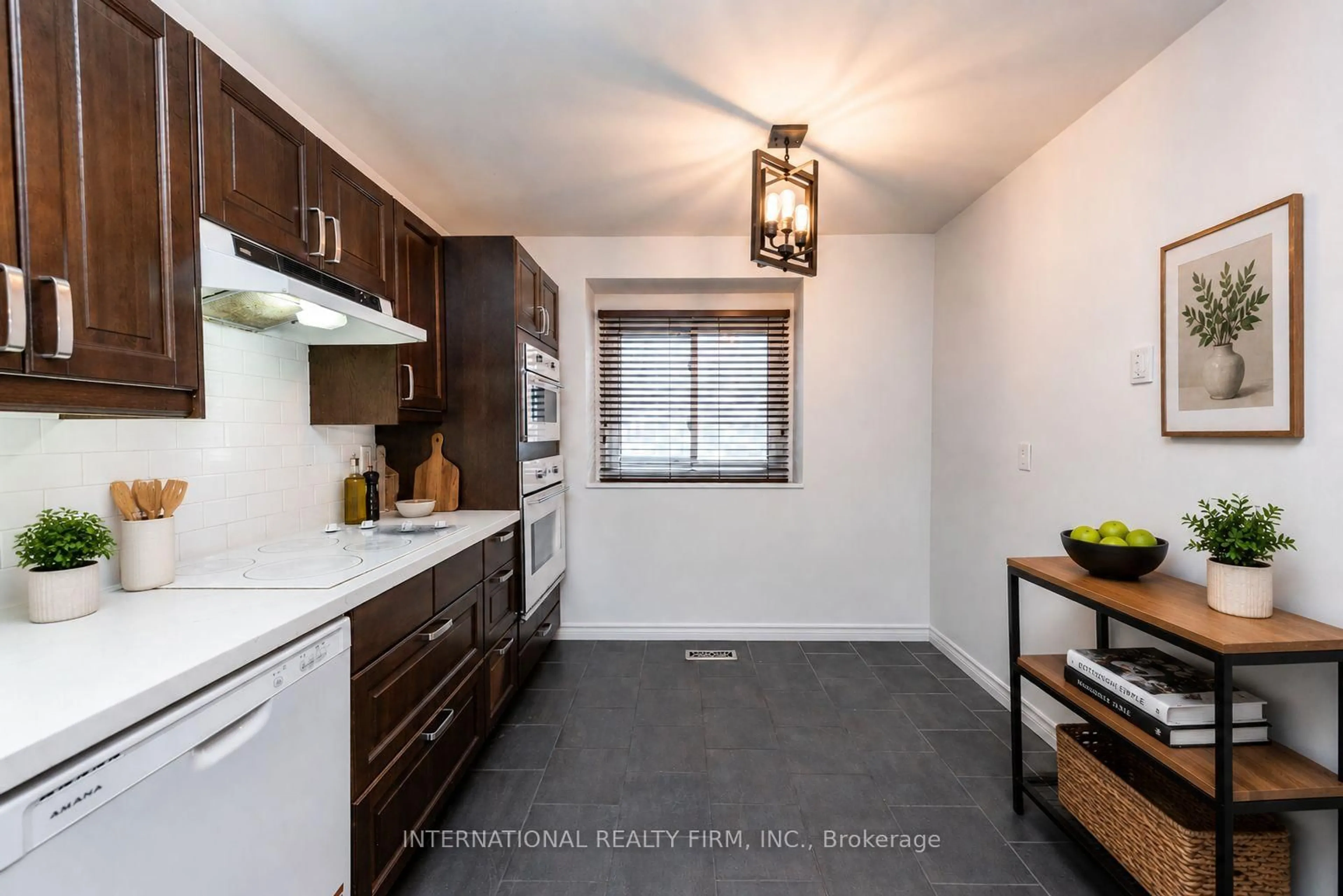 Unknown for 6855 Glen Erin Dr #15, Mississauga Ontario L5N 1P6