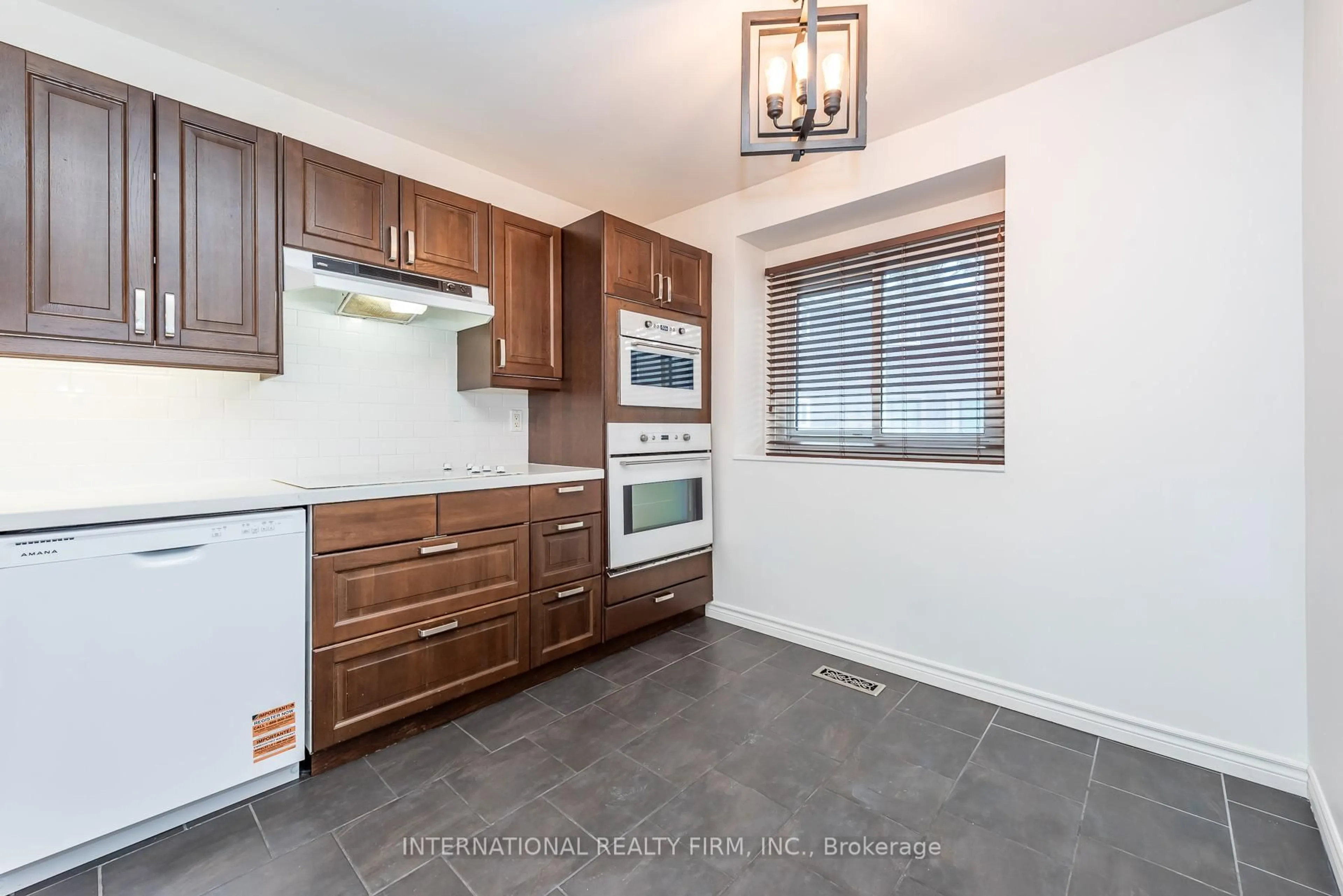 Unknown for 6855 Glen Erin Dr #15, Mississauga Ontario L5N 1P6