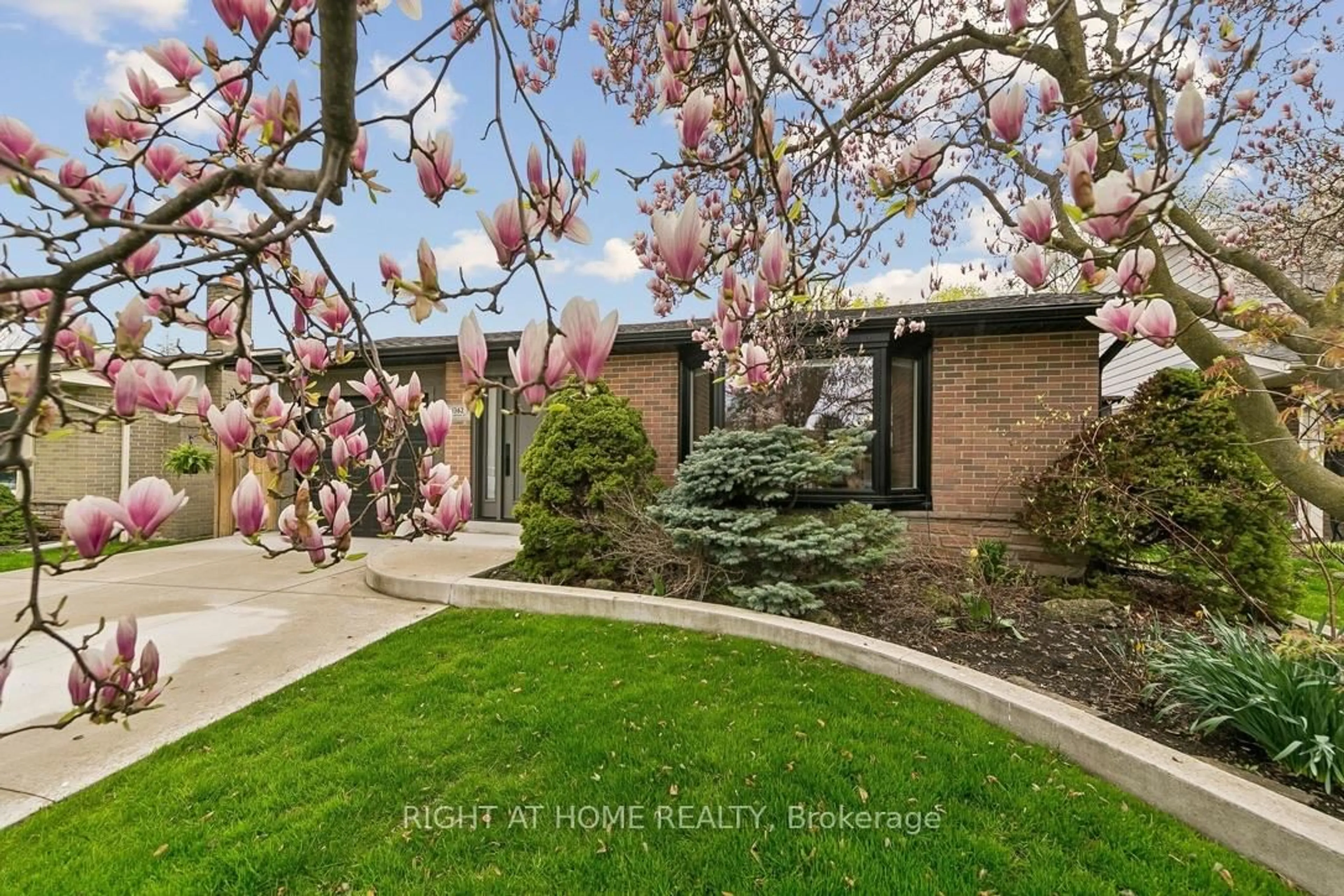 Unknown for 1362 Sycamore Dr, Burlington Ontario L7M 1H2