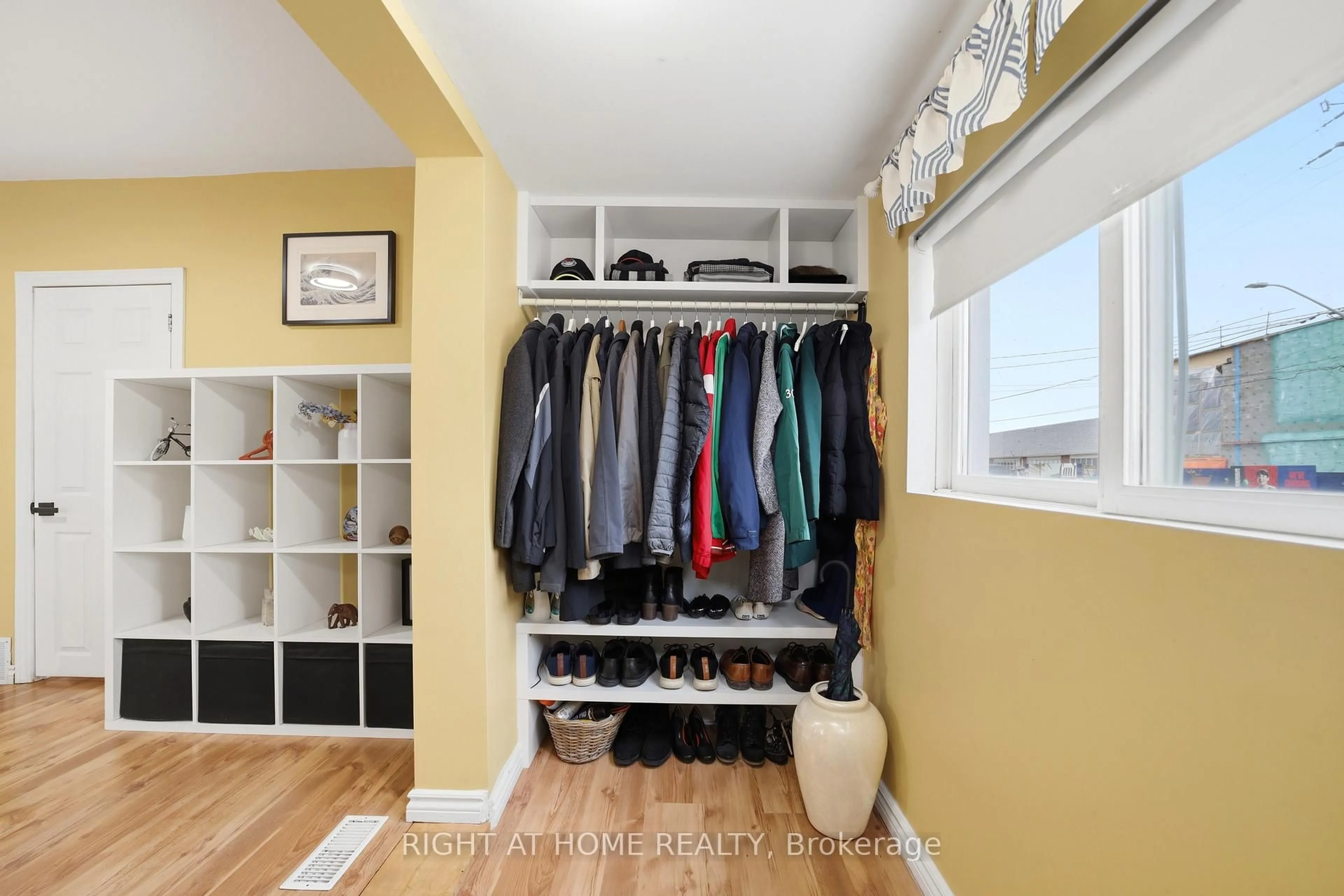 Storage room or clothes room or walk-in closet for 1254 Meredith Ave, Mississauga Ontario L5E 2E5
