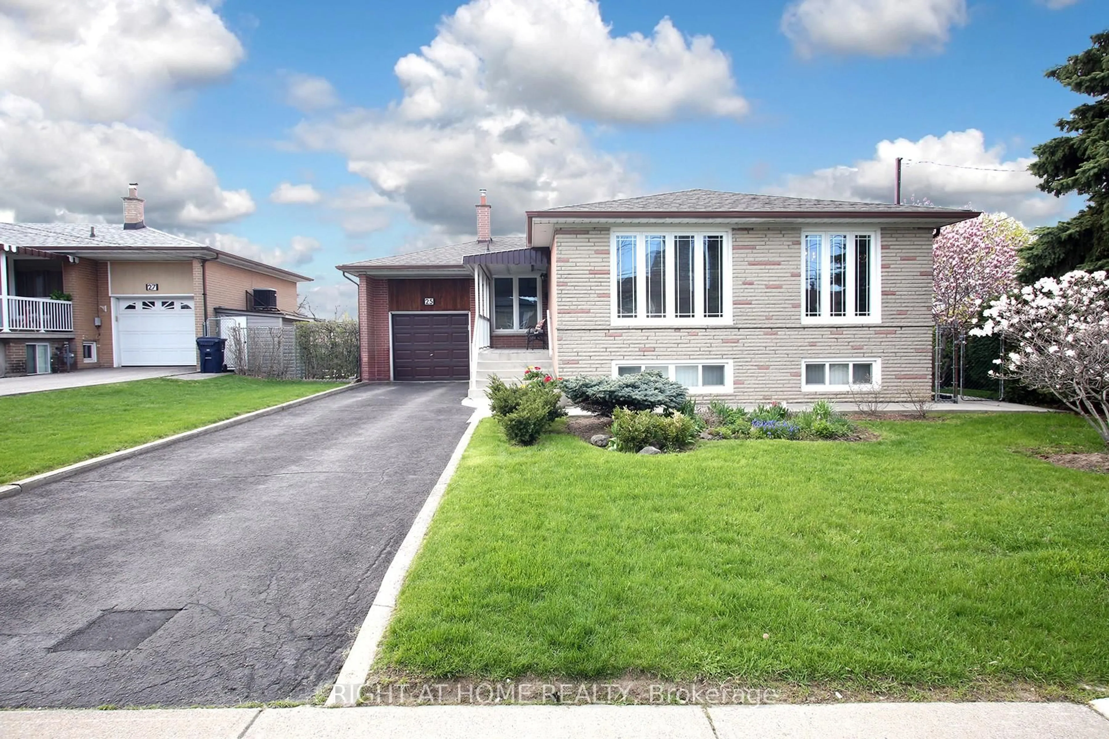 Unknown for 25 Sparrow Ave, Toronto Ontario M6A 1L5