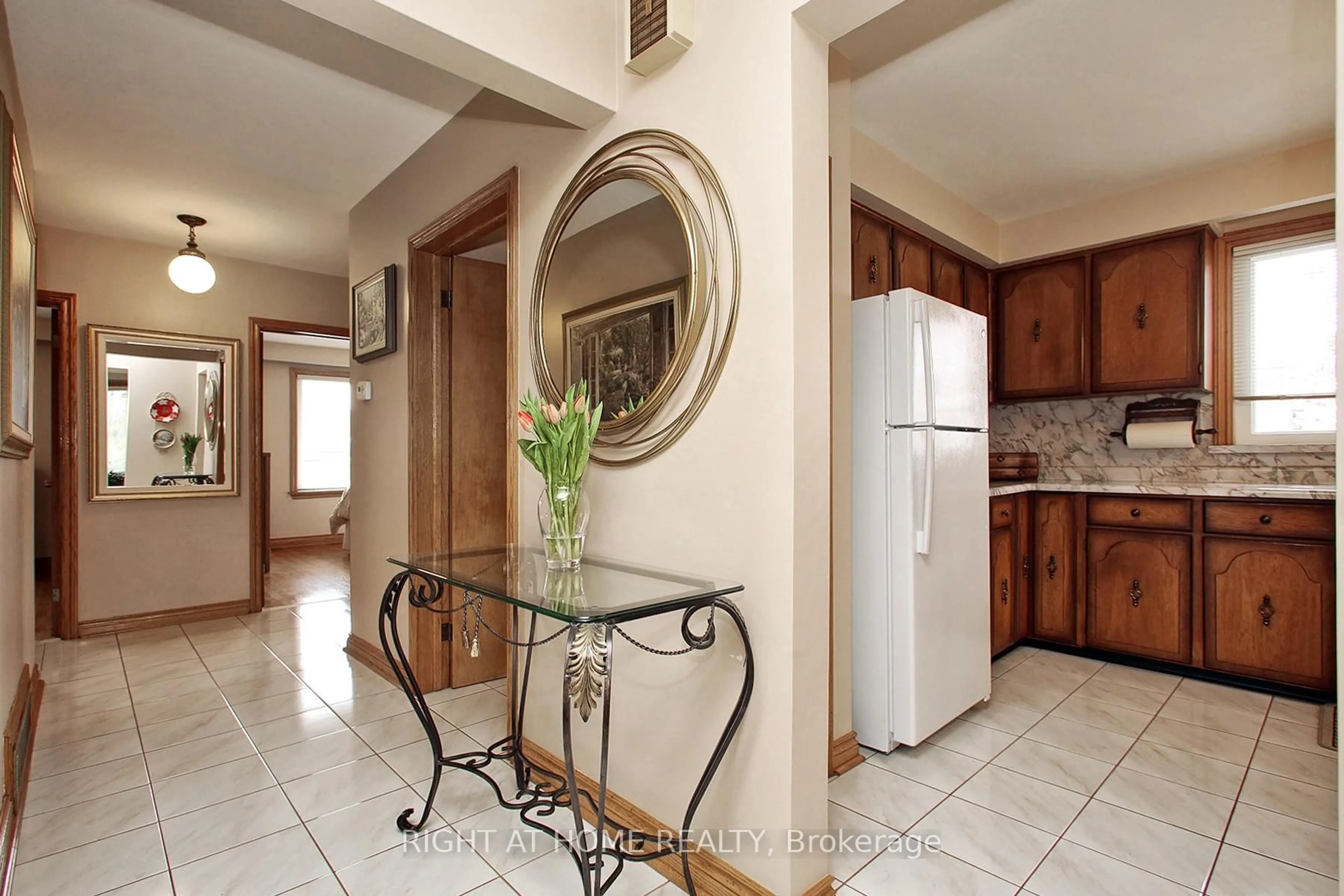 Indoor entryway for 25 Sparrow Ave, Toronto Ontario M6A 1L5