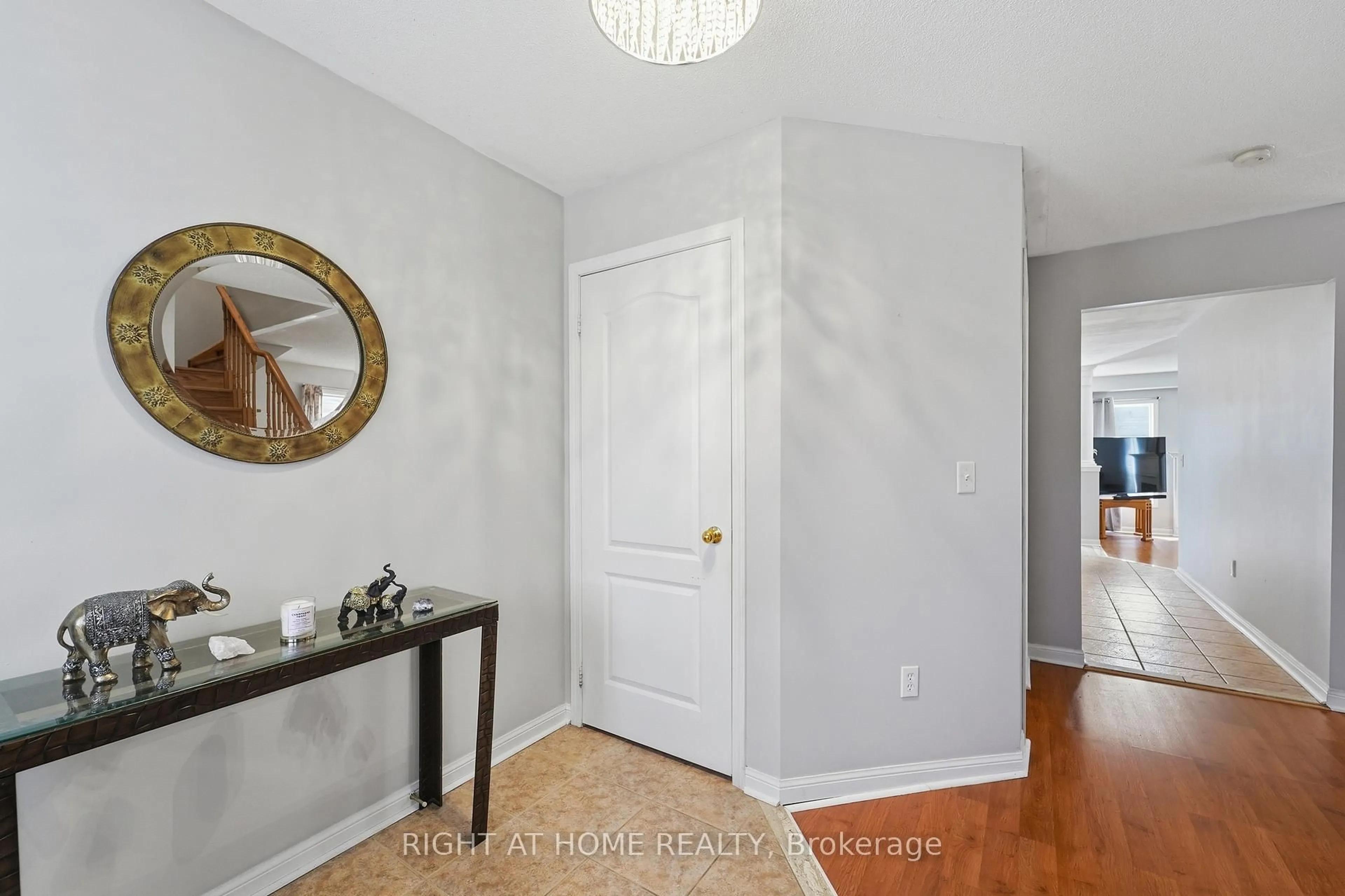 Indoor entryway for 83 Headwater Rd, Caledon Ontario L7E 2W4