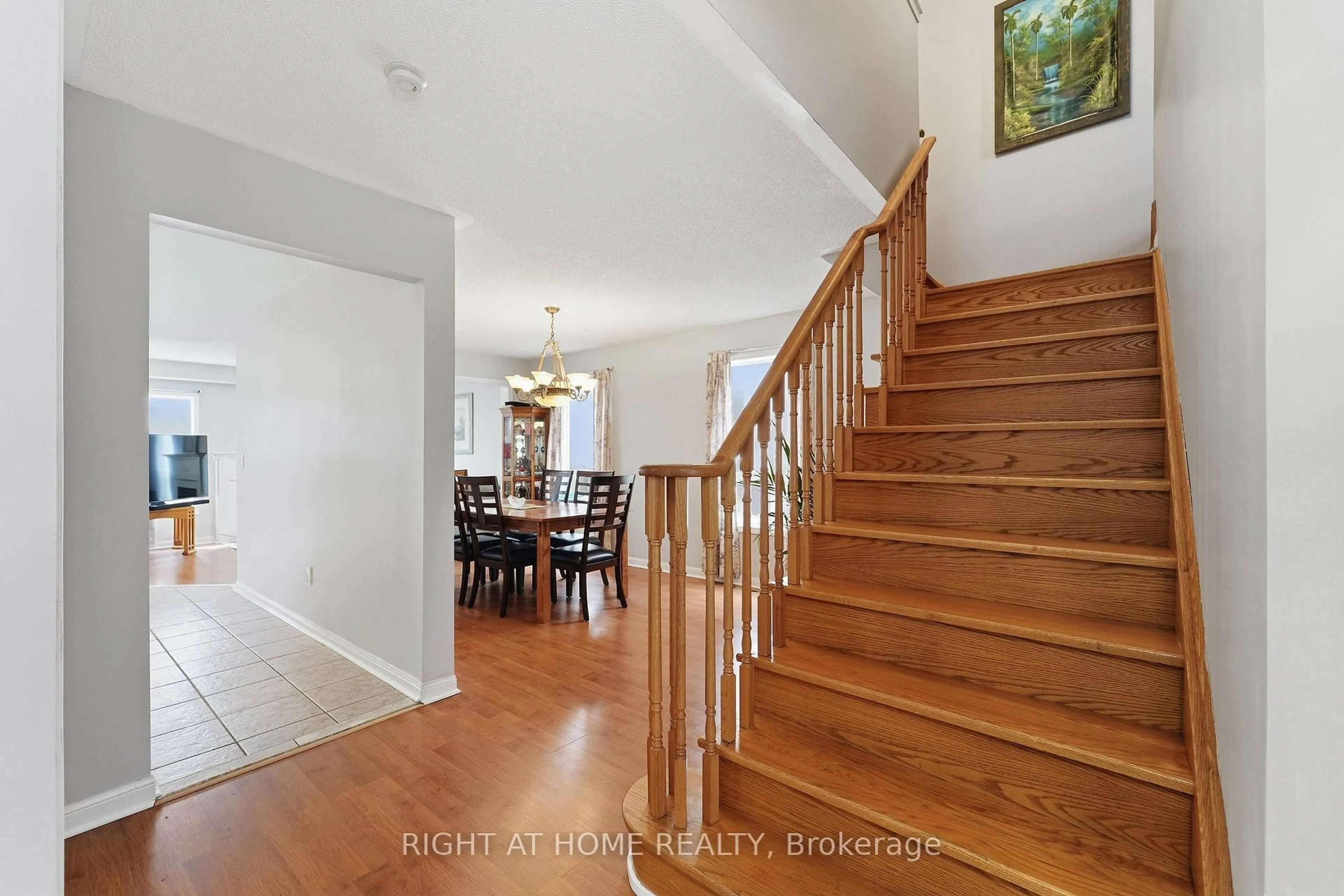 Indoor foyer for 83 Headwater Rd, Caledon Ontario L7E 2W4