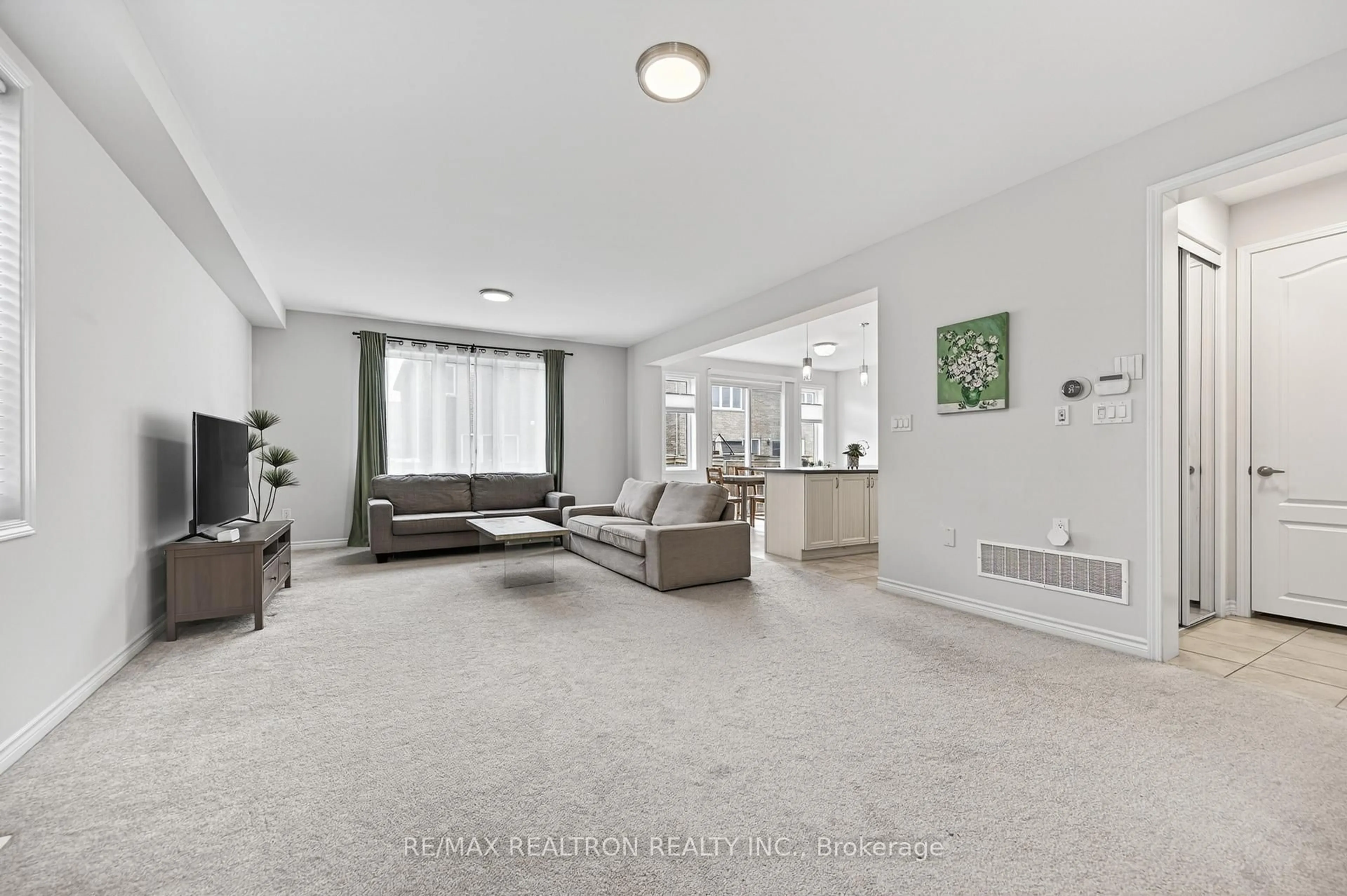 Living room with furniture, unknown for 81 Enford Cres, Brampton Ontario L7A 4C8