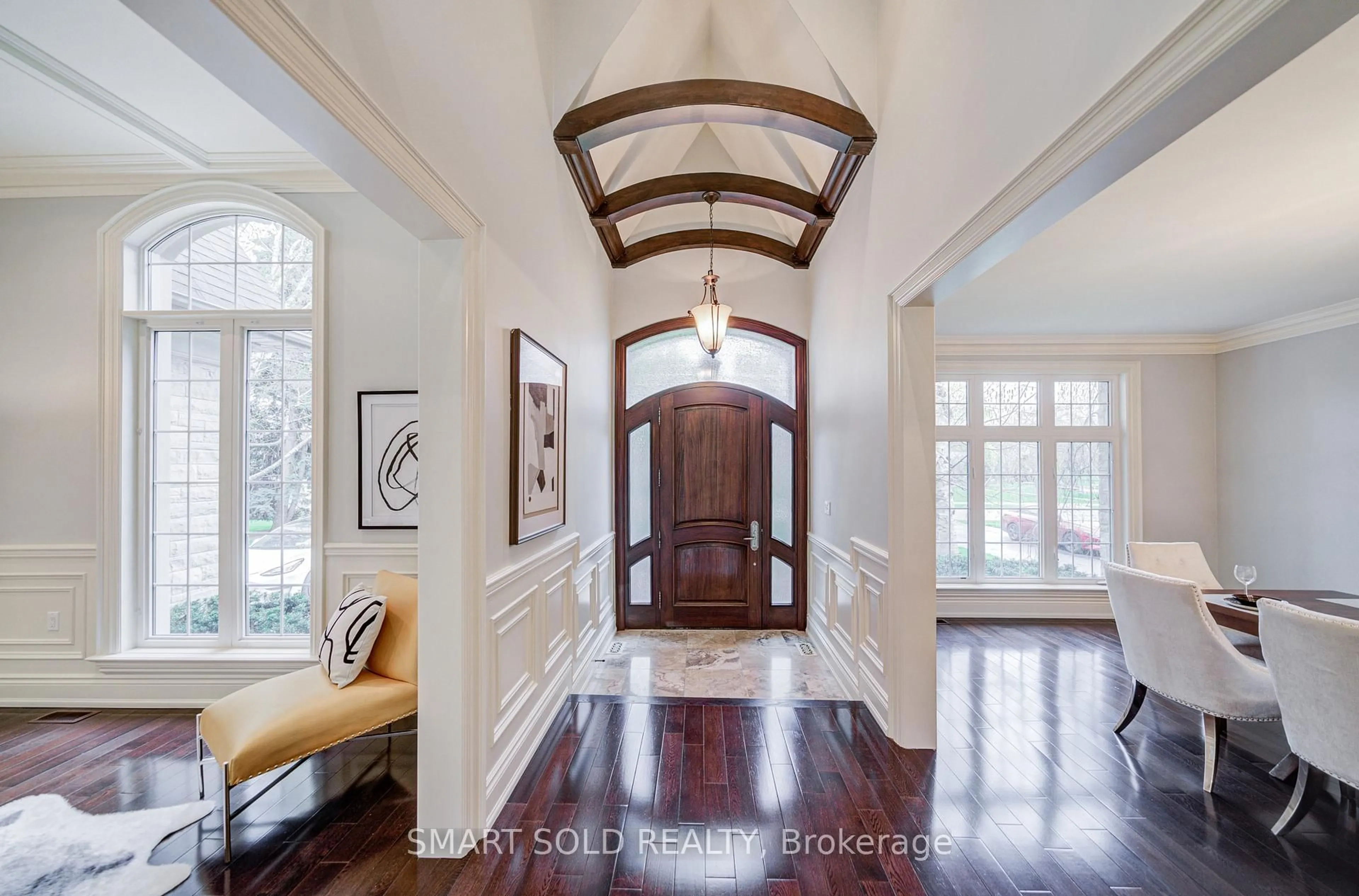 Indoor entryway for 70 Hartfield Rd, Toronto Ontario M9A 3E2