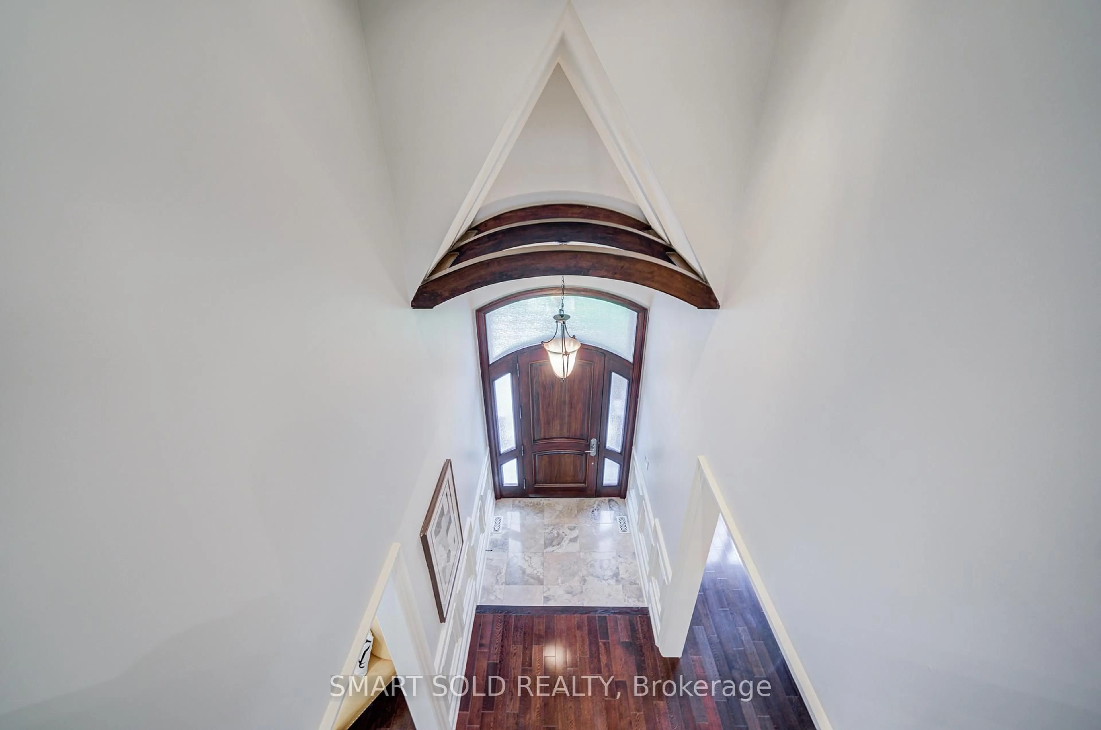 Indoor foyer for 70 Hartfield Rd, Toronto Ontario M9A 3E2