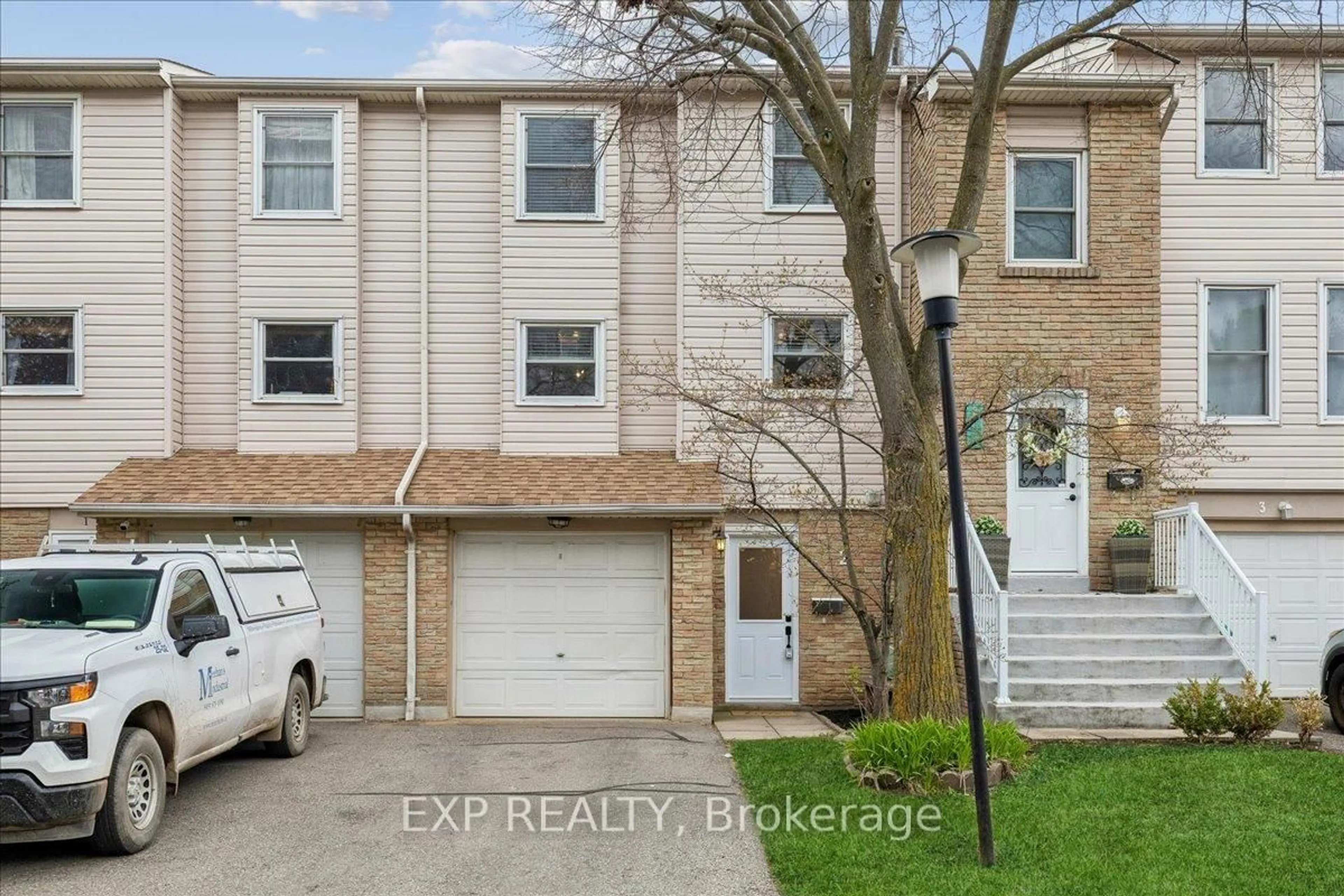Unknown for 5878 Montevideo Rd #2, Mississauga Ontario L5N 2V5