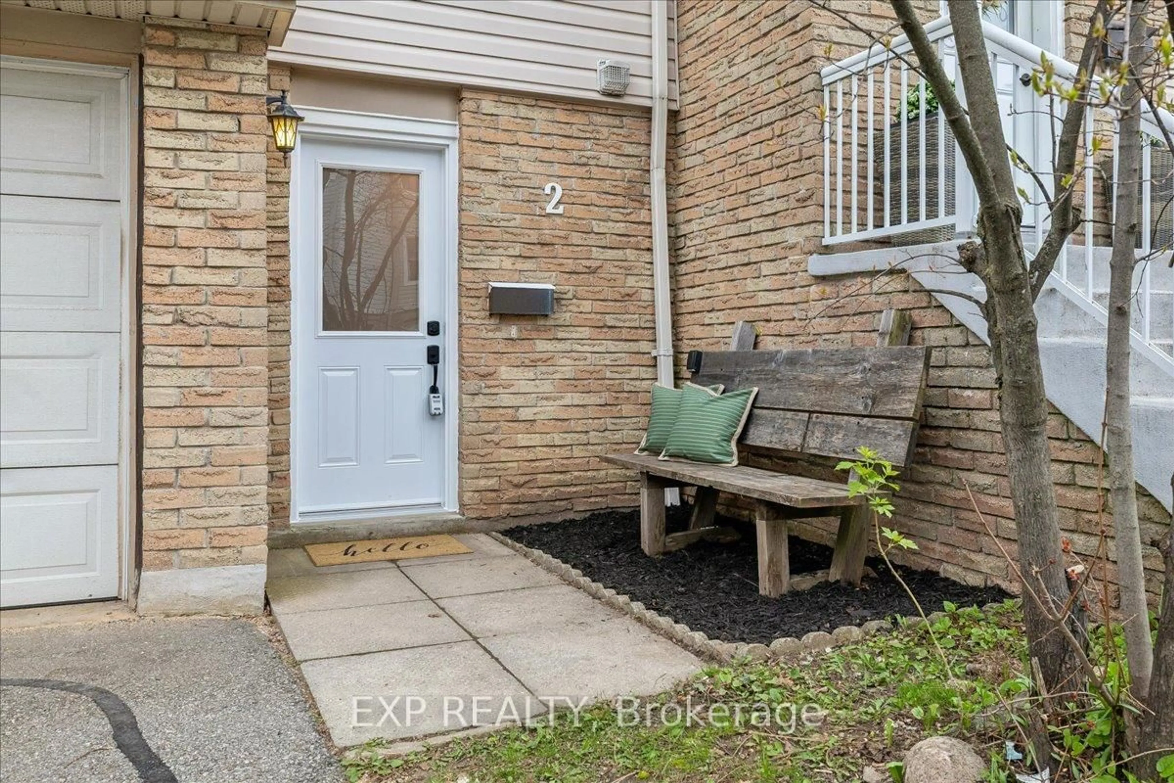 Indoor entryway for 5878 Montevideo Rd #2, Mississauga Ontario L5N 2V5