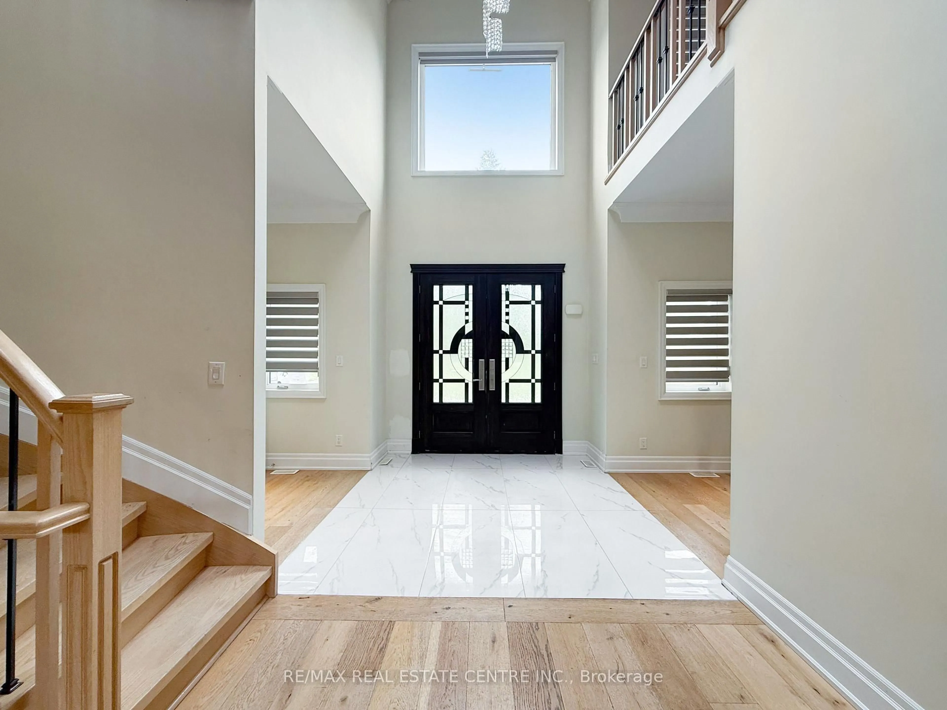Indoor foyer for 20174 Kennedy Rd, Caledon Ontario L7K 1Y3