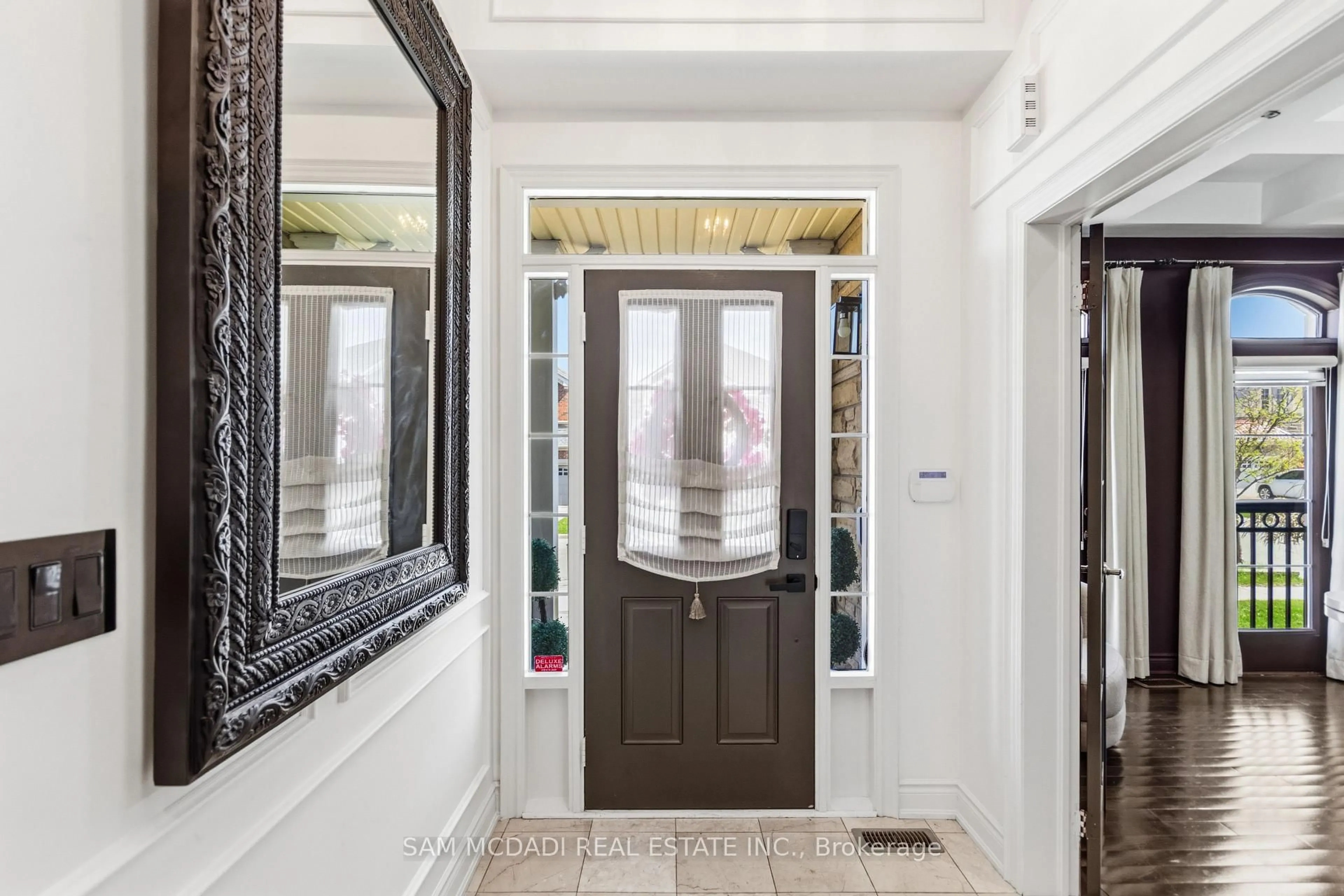 Indoor entryway for 3155 Seabright Dr, Mississauga Ontario L5M 0B4