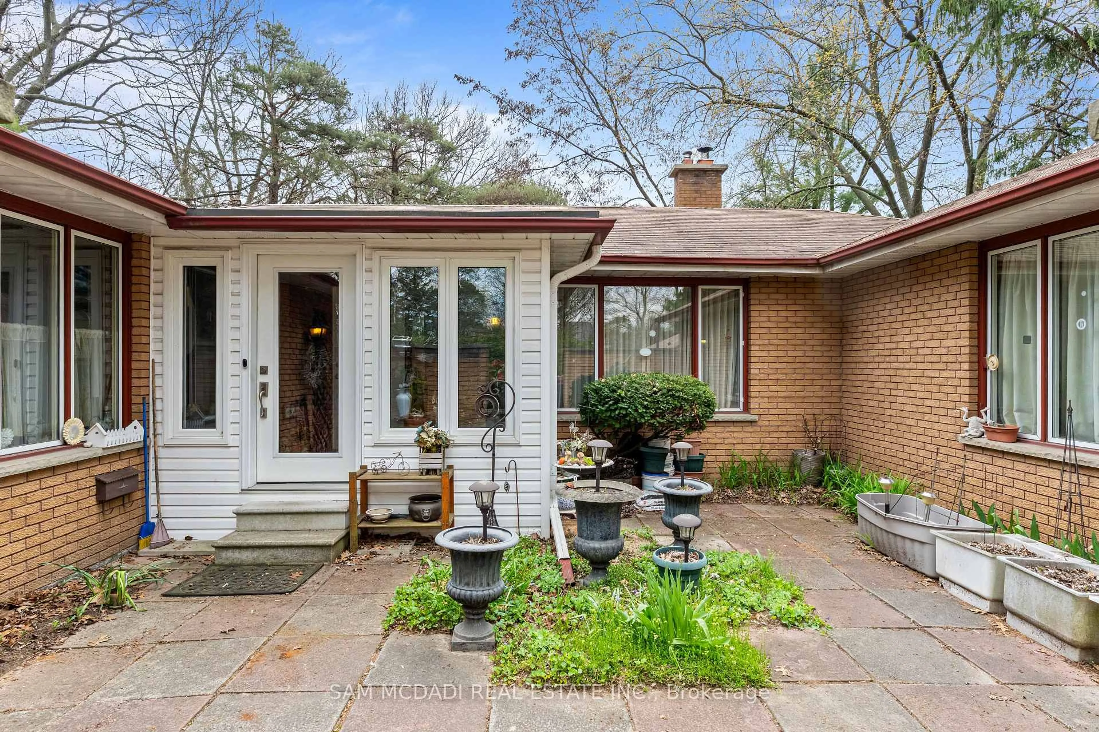 Home with brick exterior material, street for 1484 Indian Rd, Mississauga Ontario L5H 1S7