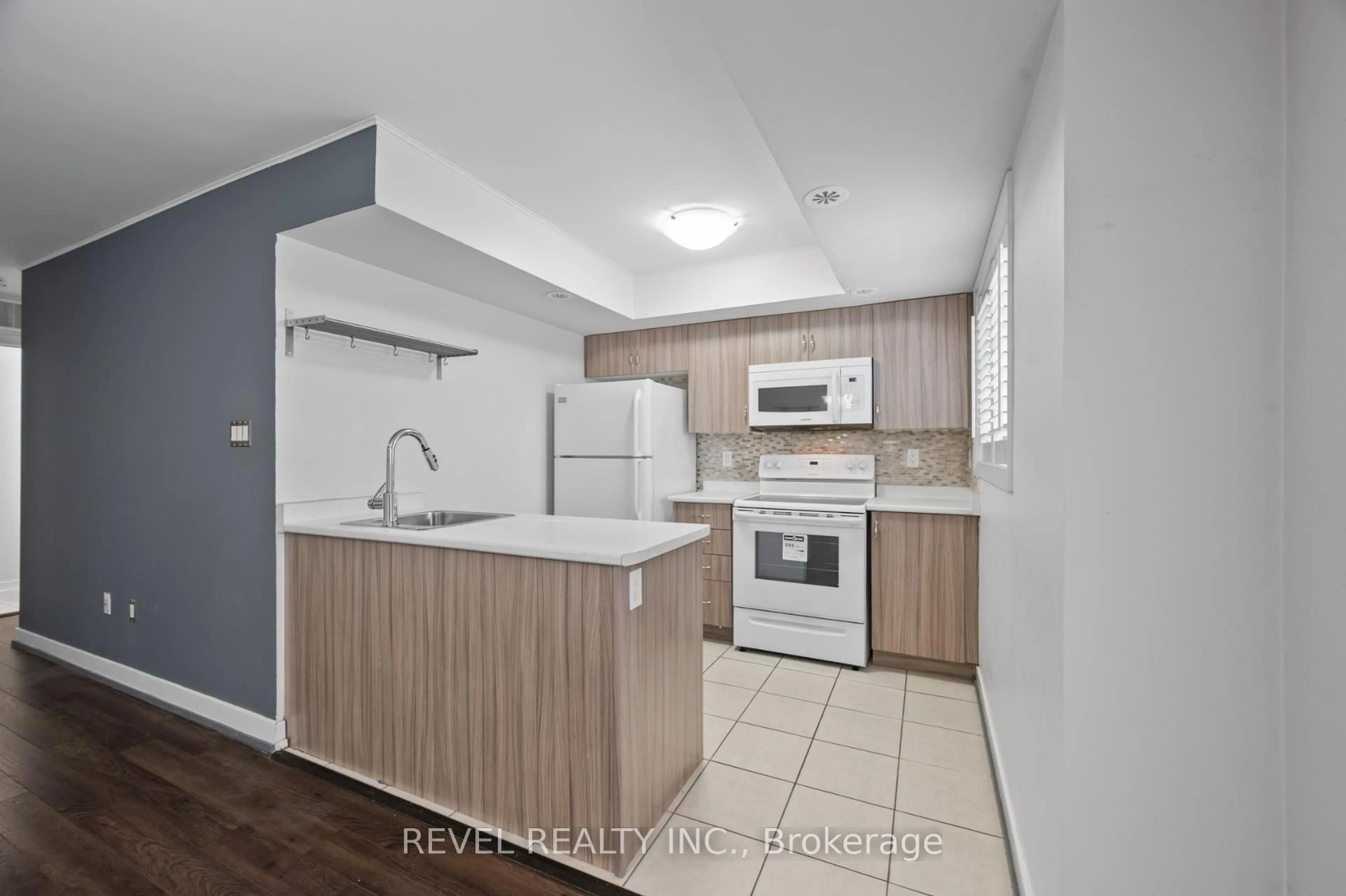 Standard kitchen, unknown for 2315 Sheppard Ave #57, Toronto Ontario M9M 0E8