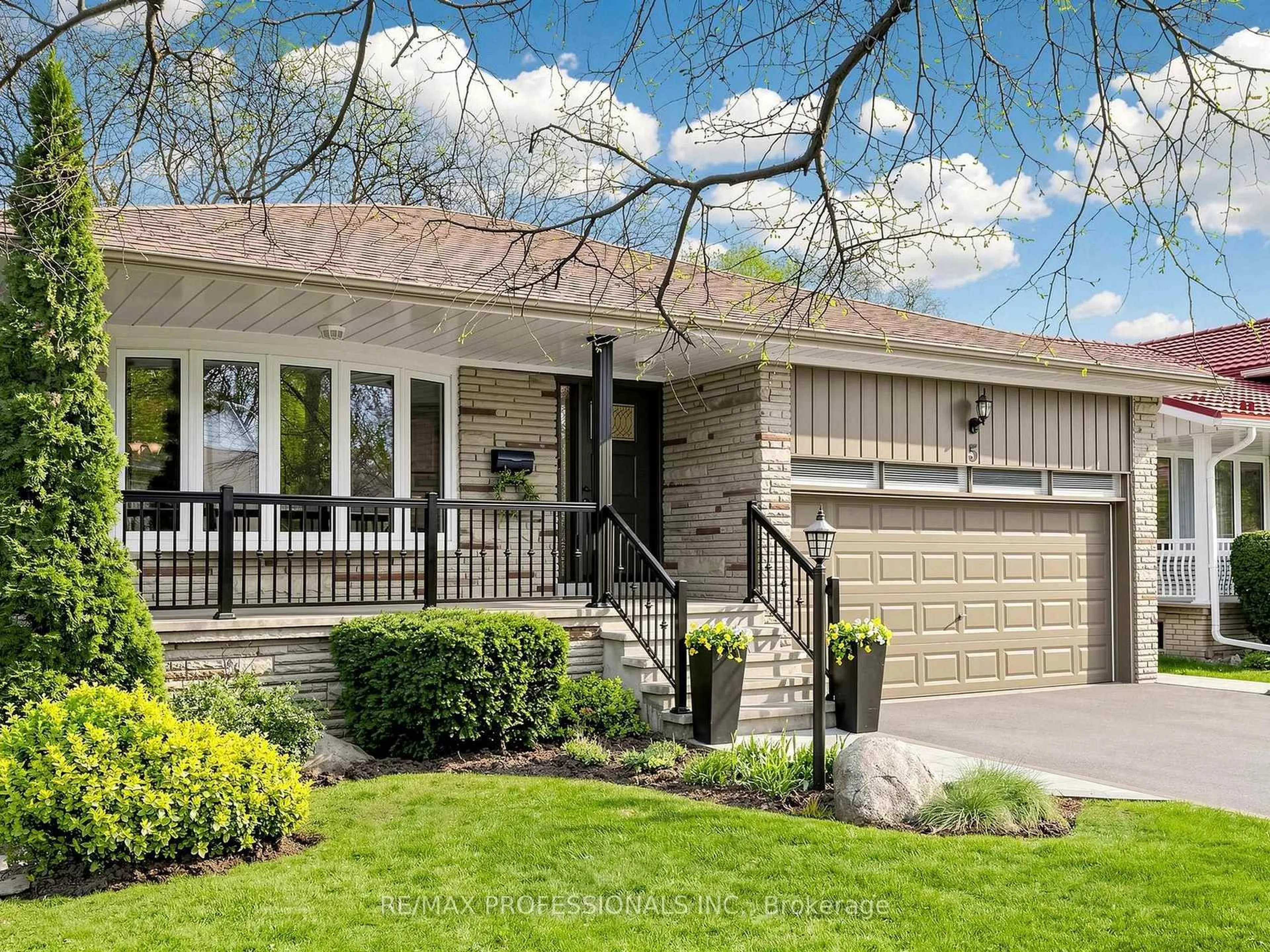Home with vinyl exterior material, street for 5 Muirdale Ave, Toronto Ontario M9R 2V3
