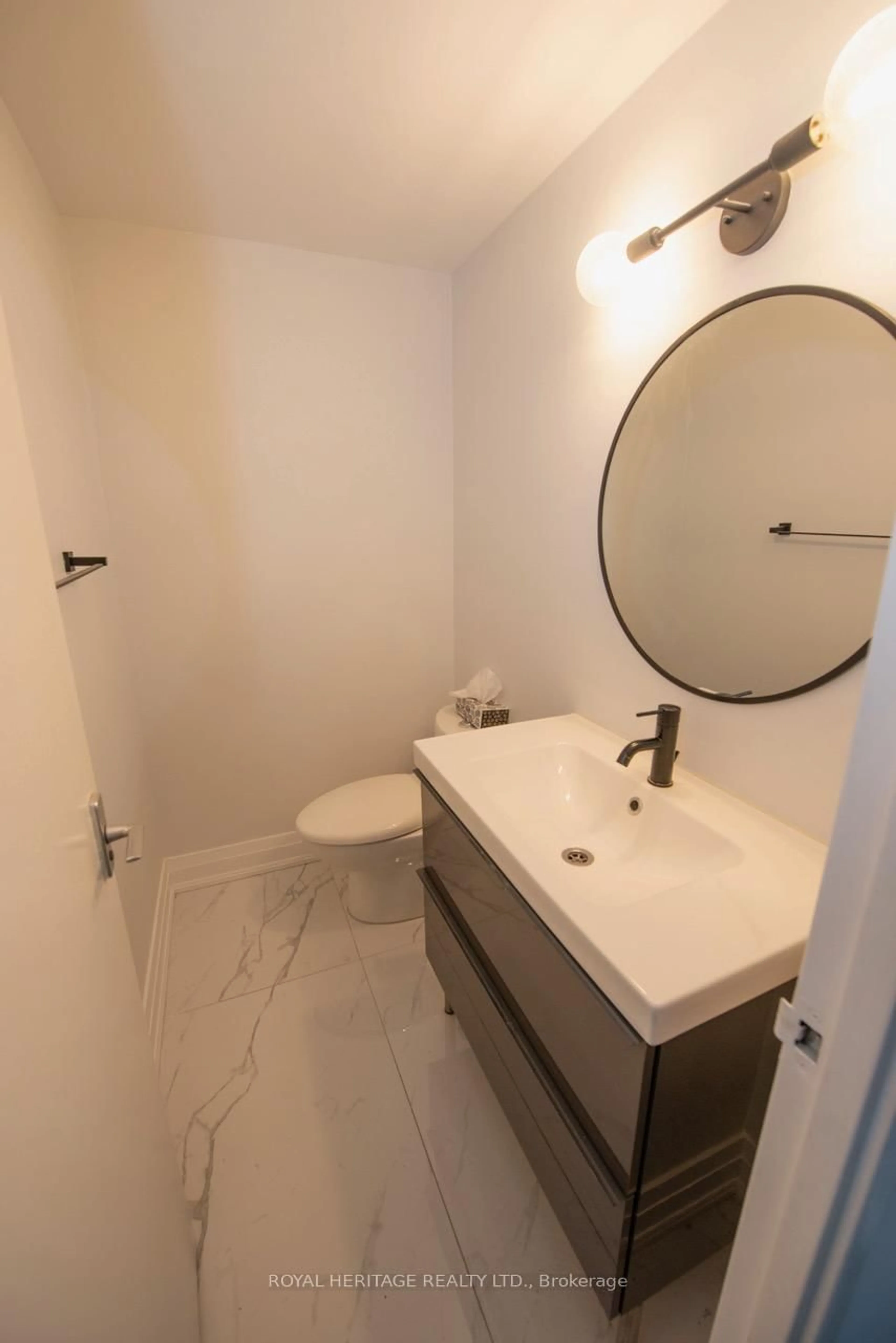 Standard bathroom, ceramic/tile floor for 60 Southport St #908, Toronto Ontario M6S 3N4