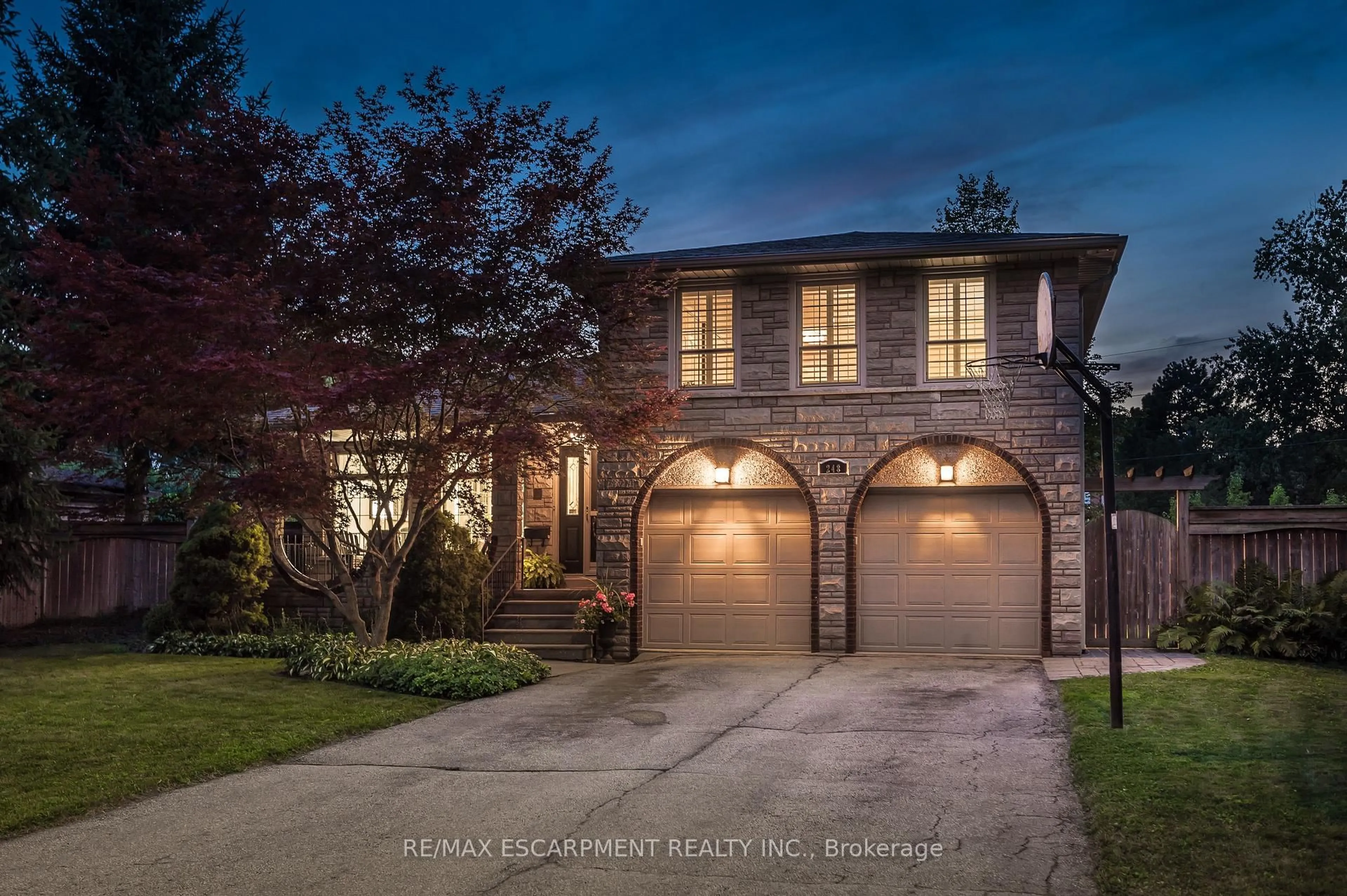 Home with brick exterior material, street for 248 Applevale Crt, Burlington Ontario L7L 2B9