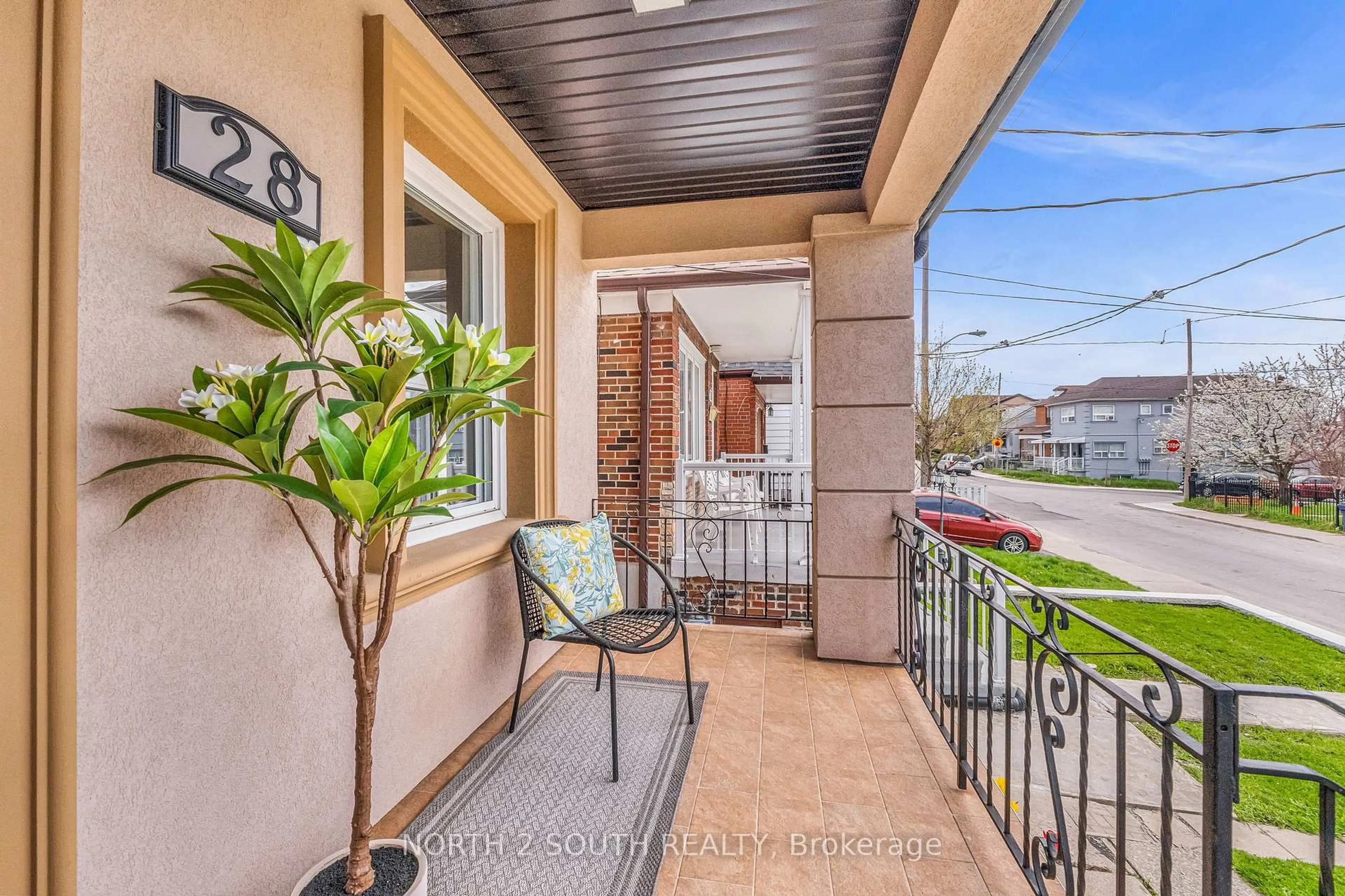 Indoor entryway for 28 Teignmouth Ave, Toronto Ontario M6E 1S7