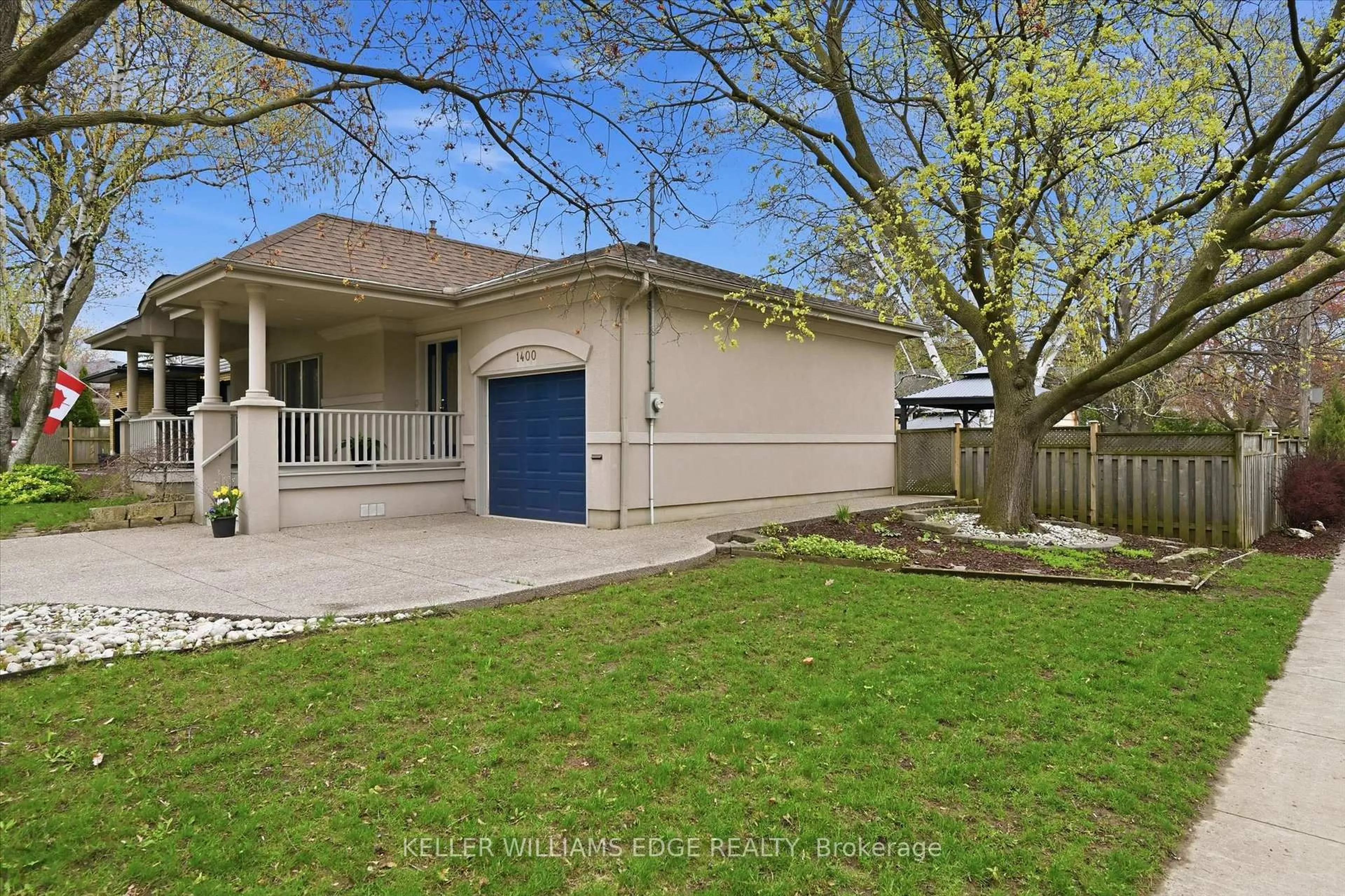 A pic from outside/outdoor area/front of a property/back of a property/a pic from drone, street for 1400 Olga Dr, Burlington Ontario L7S 1L2