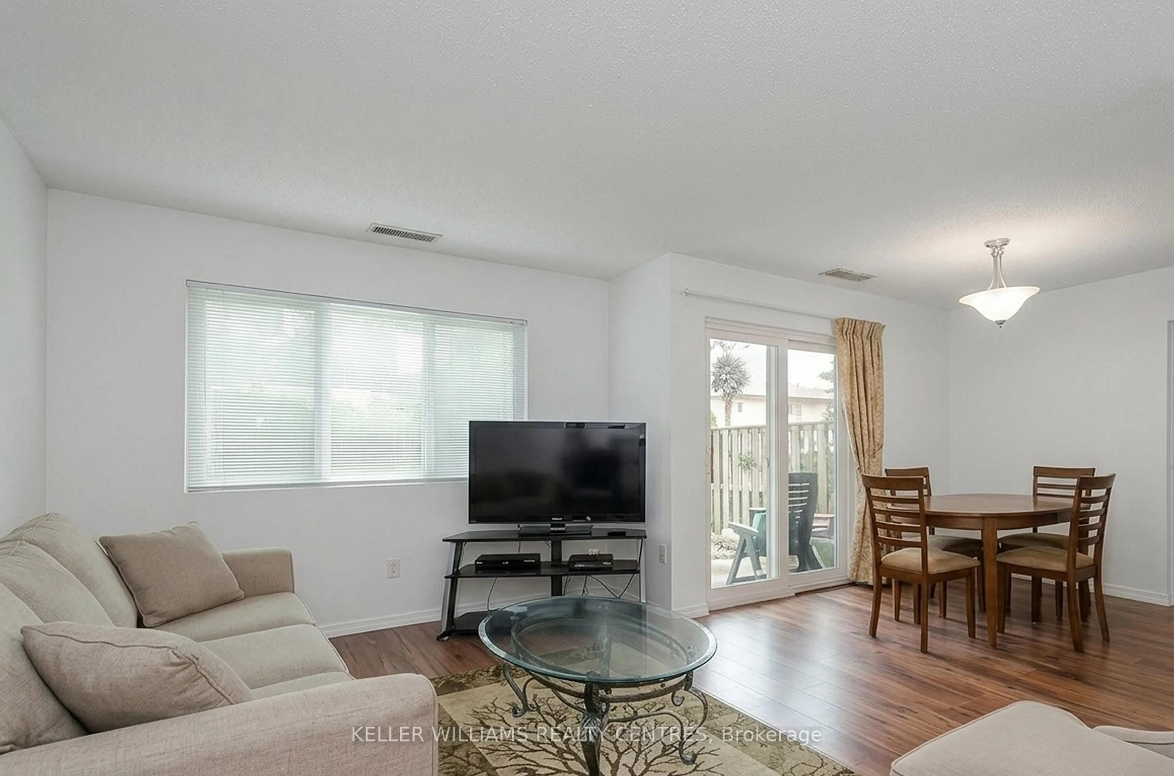 Living room with furniture, wood/laminate floor for 2001 Bonnymede Dr #102, Mississauga Ontario L5J 4H8