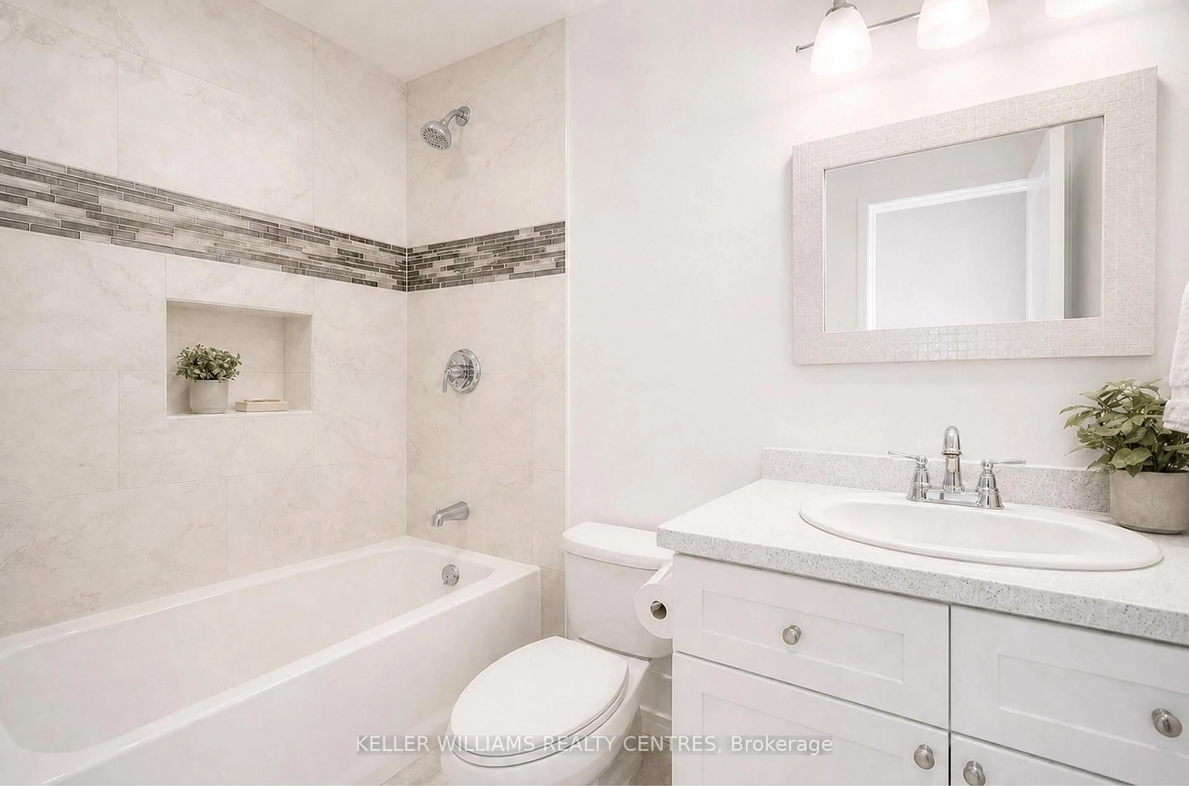 Standard bathroom, ceramic/tile floor for 2001 Bonnymede Dr #102, Mississauga Ontario L5J 4H8