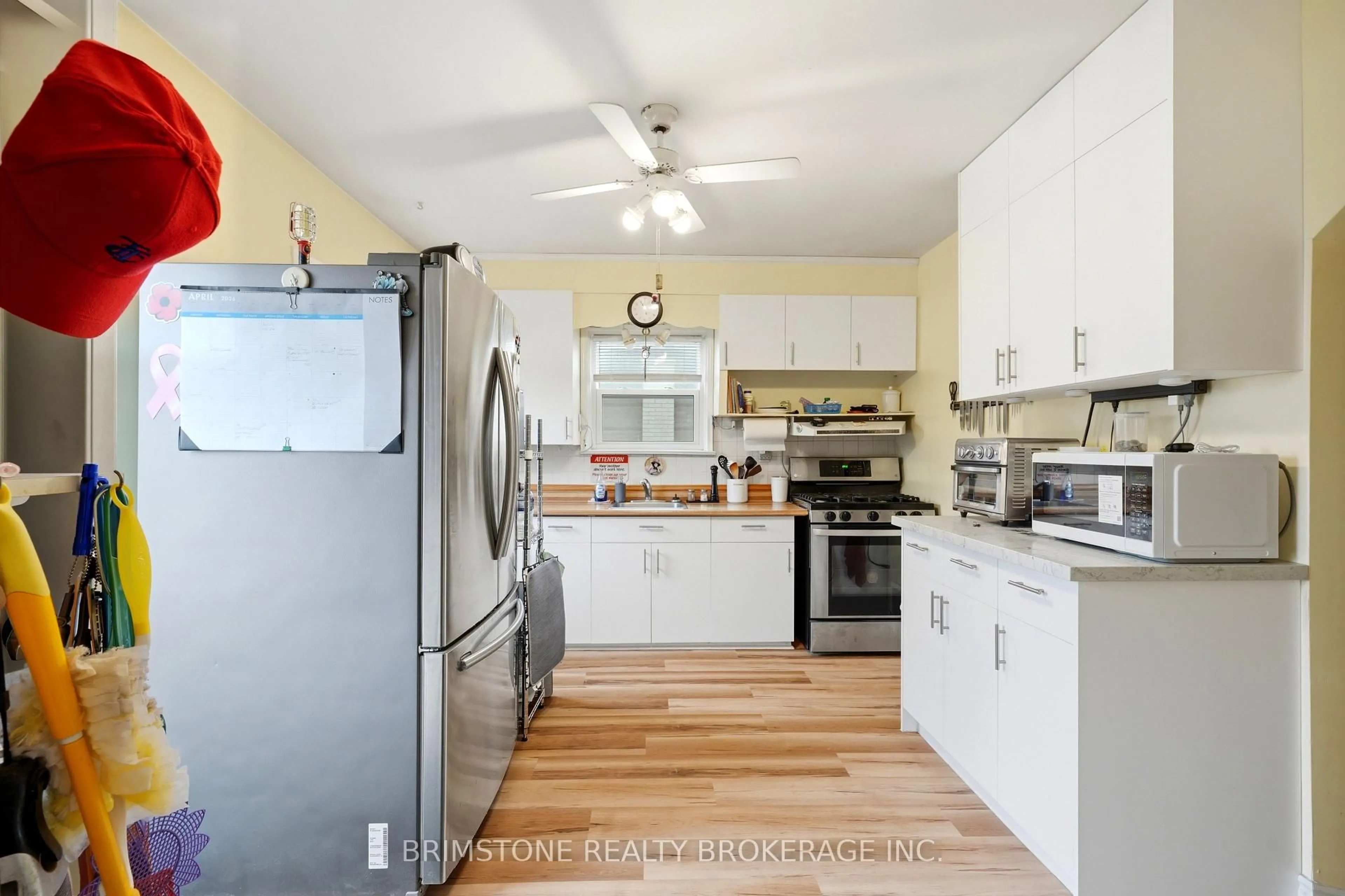 Standard kitchen, unknown for 29 Ridge Rd, Toronto Ontario M3M 1C6