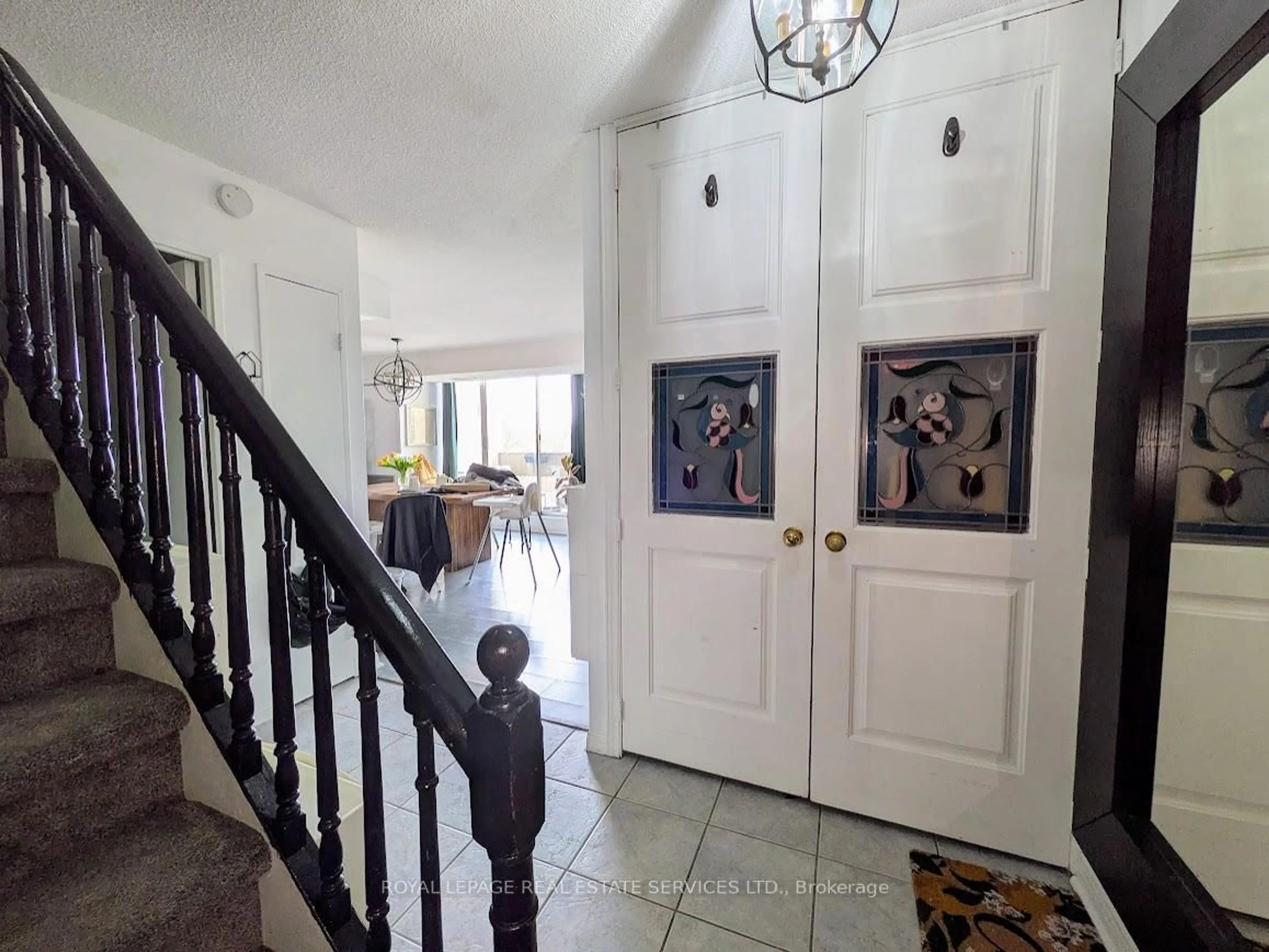Indoor entryway for 1300 Marlborough Crt #325, Oakville Ontario L6H 2S2
