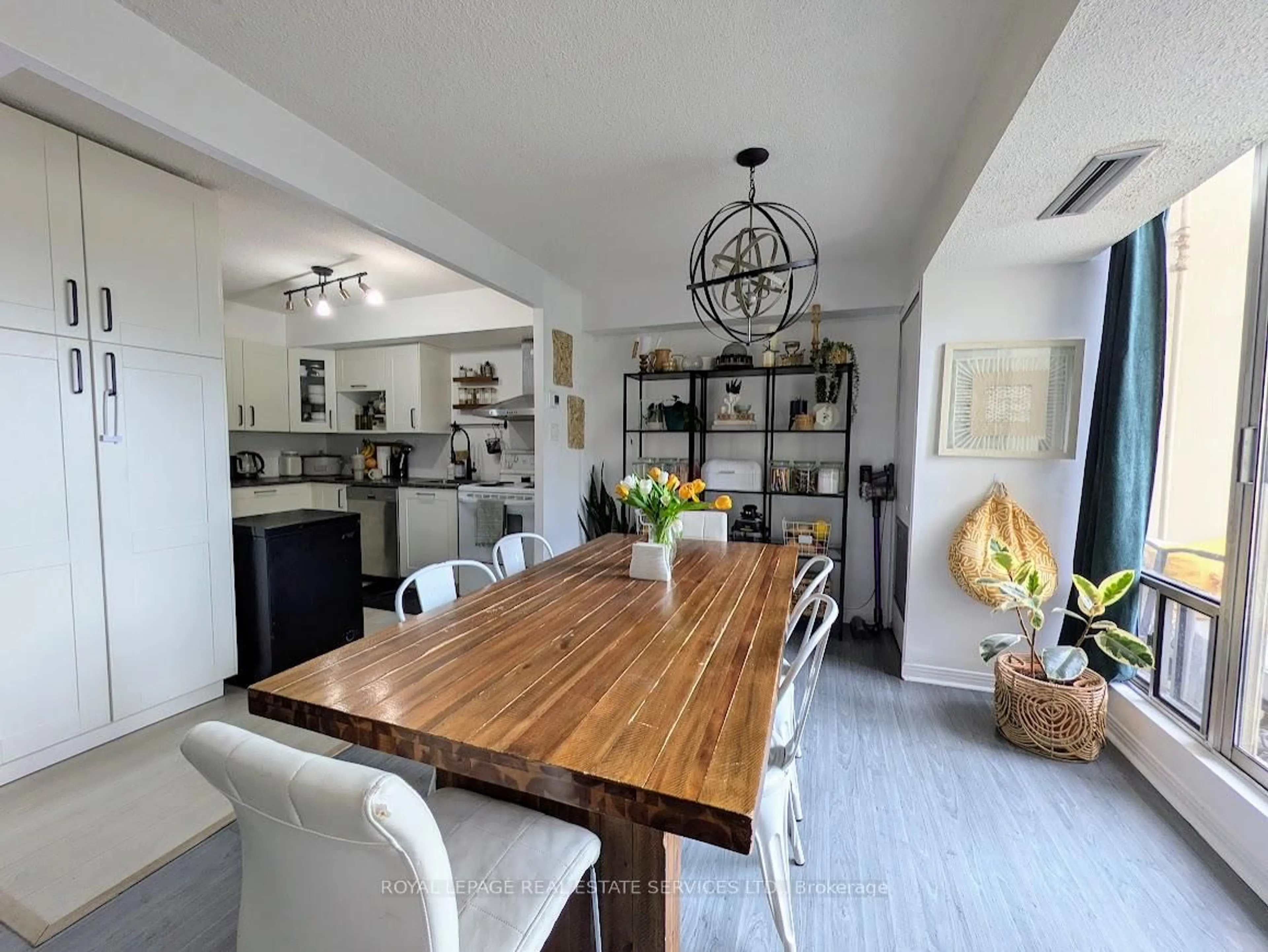 Open concept kitchen, unknown for 1300 Marlborough Crt #325, Oakville Ontario L6H 2S2