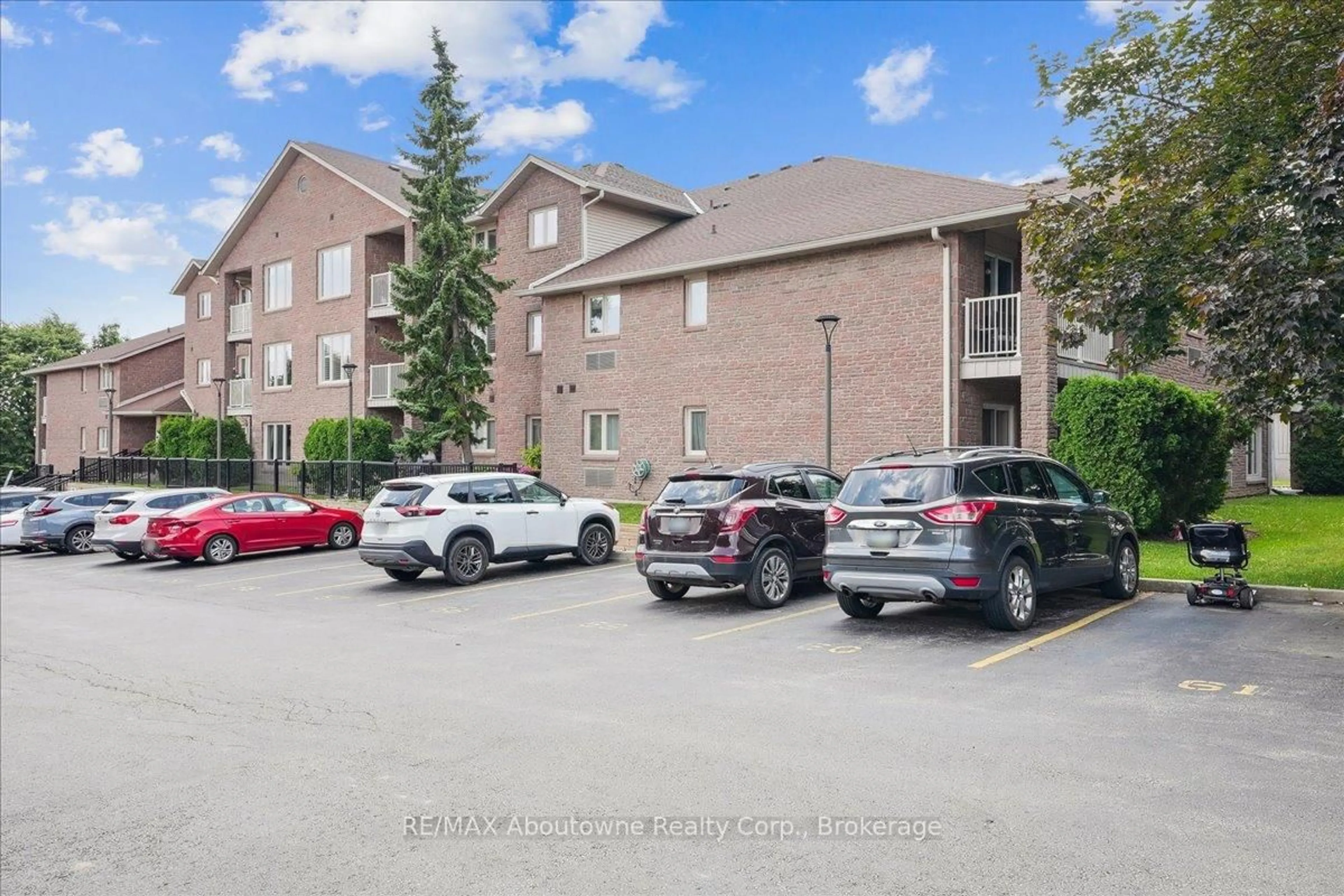Patio, unknown for 3050 Pinemeadow Dr #62, Burlington Ontario L7M 3X5