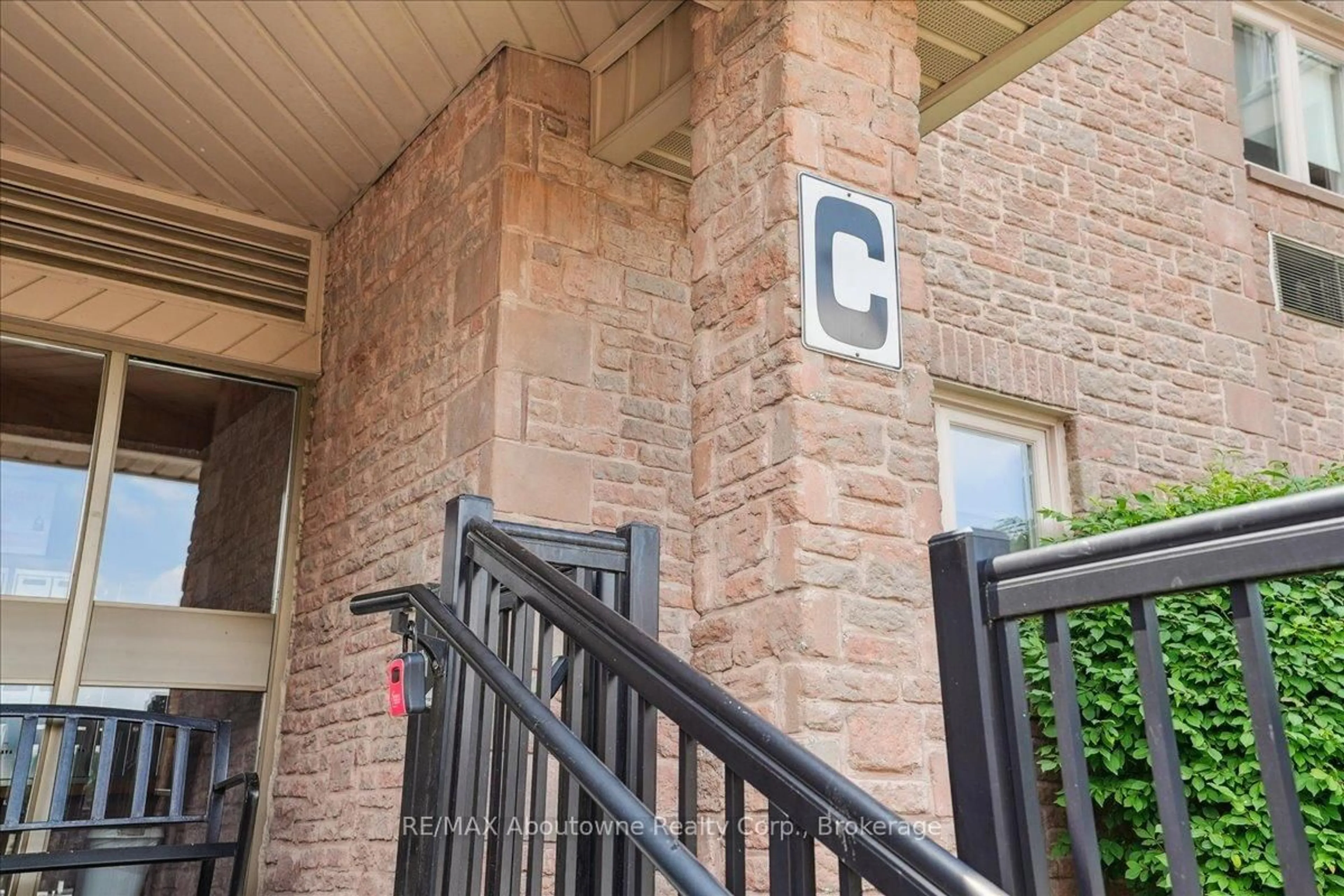 Patio, building for 3050 Pinemeadow Dr #62, Burlington Ontario L7M 3X5