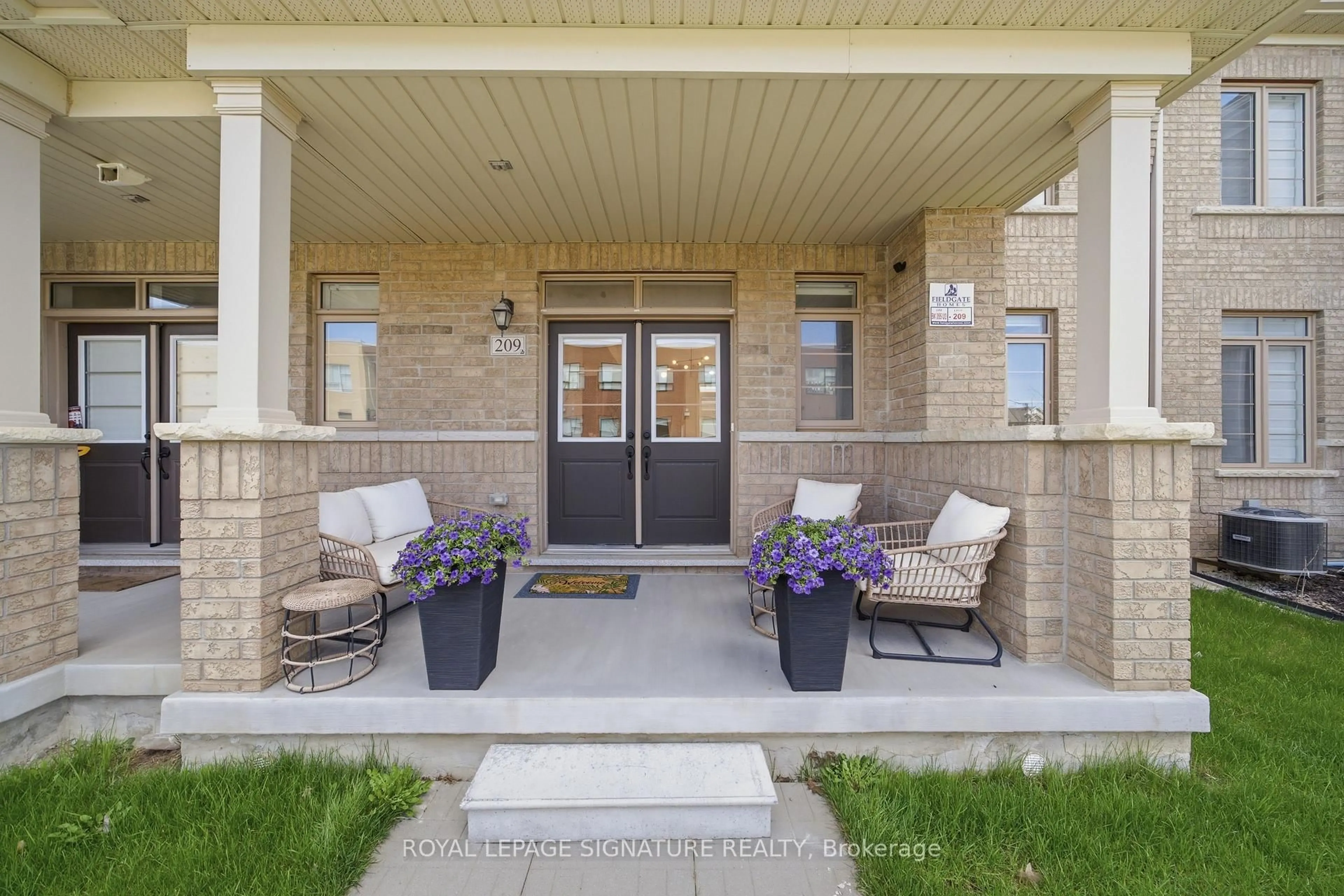 Indoor entryway for 209 Clockwork Dr, Brampton Ontario L7A 5C7