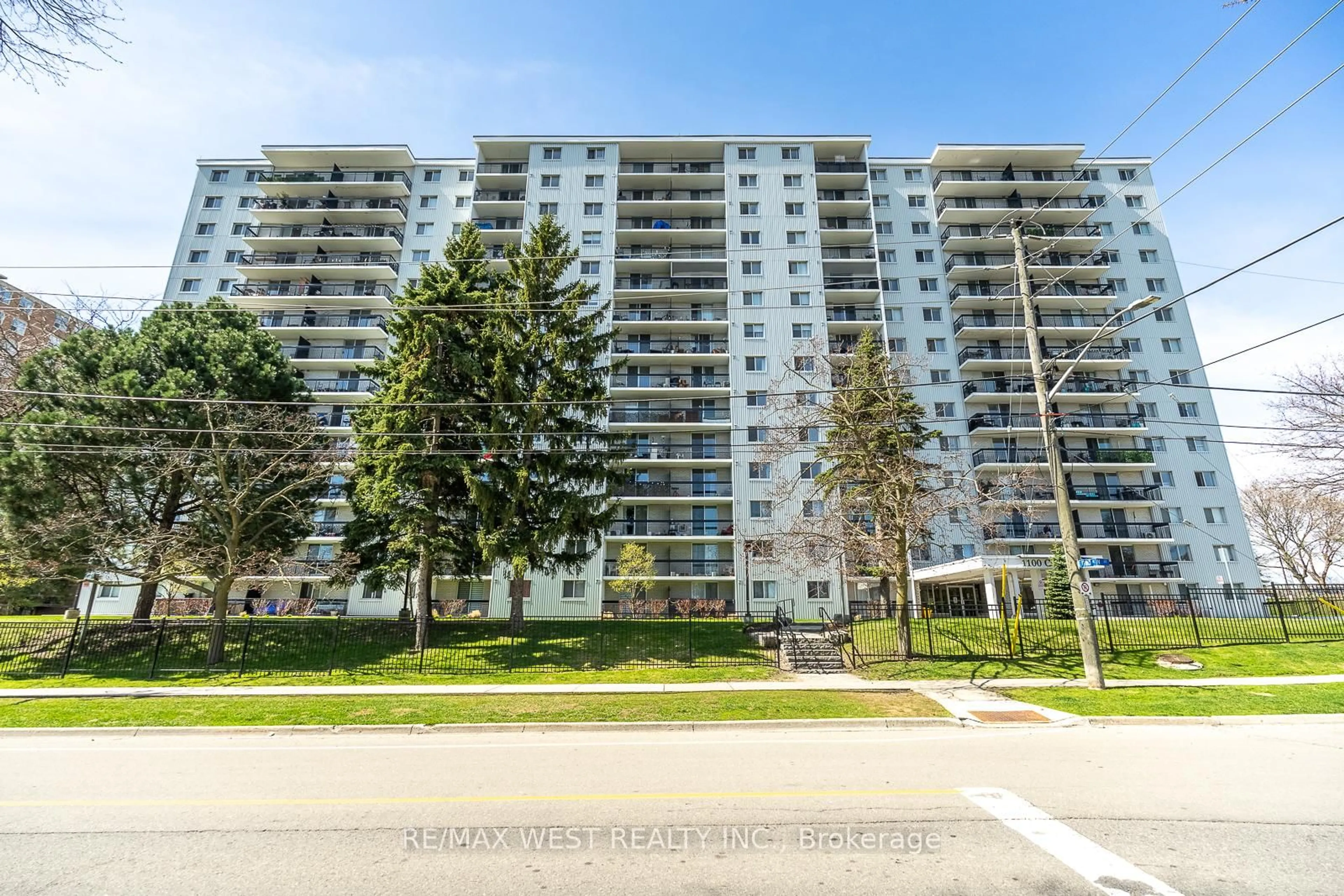 Unknown for 1100 Caven St #310, Mississauga Ontario L5G 4N3