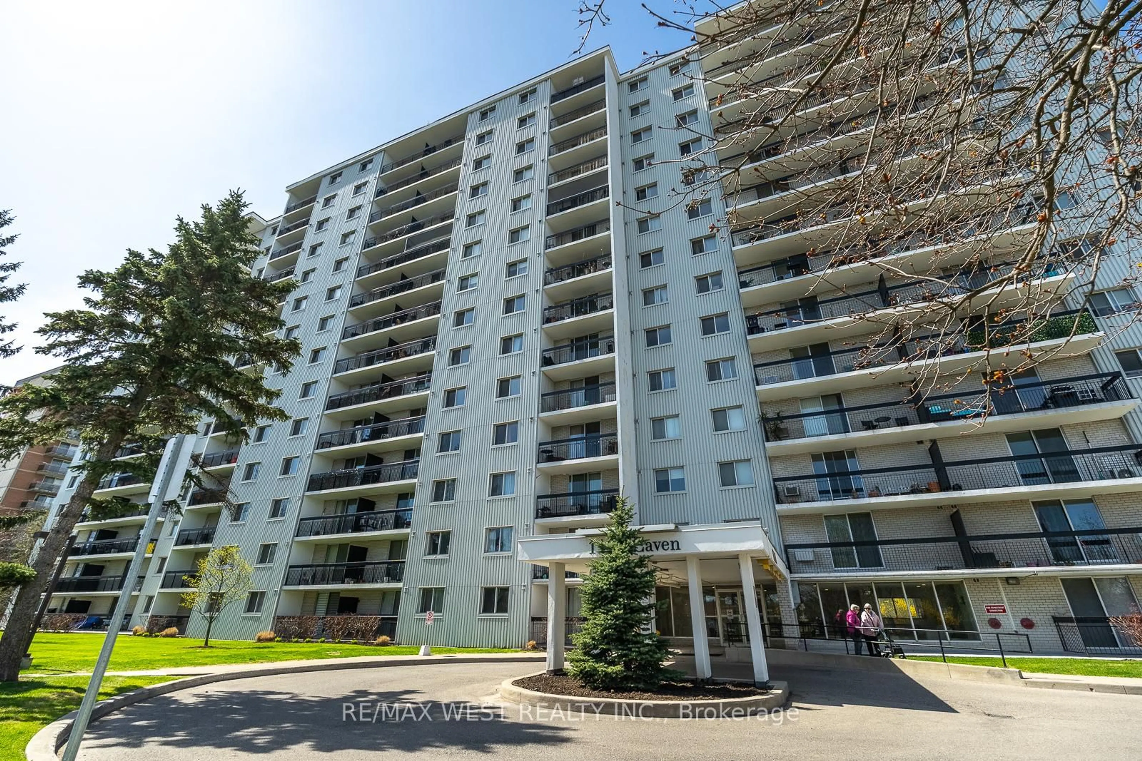 A pic from outside/outdoor area/front of a property/back of a property/a pic from drone, unknown for 1100 Caven St #310, Mississauga Ontario L5G 4N3