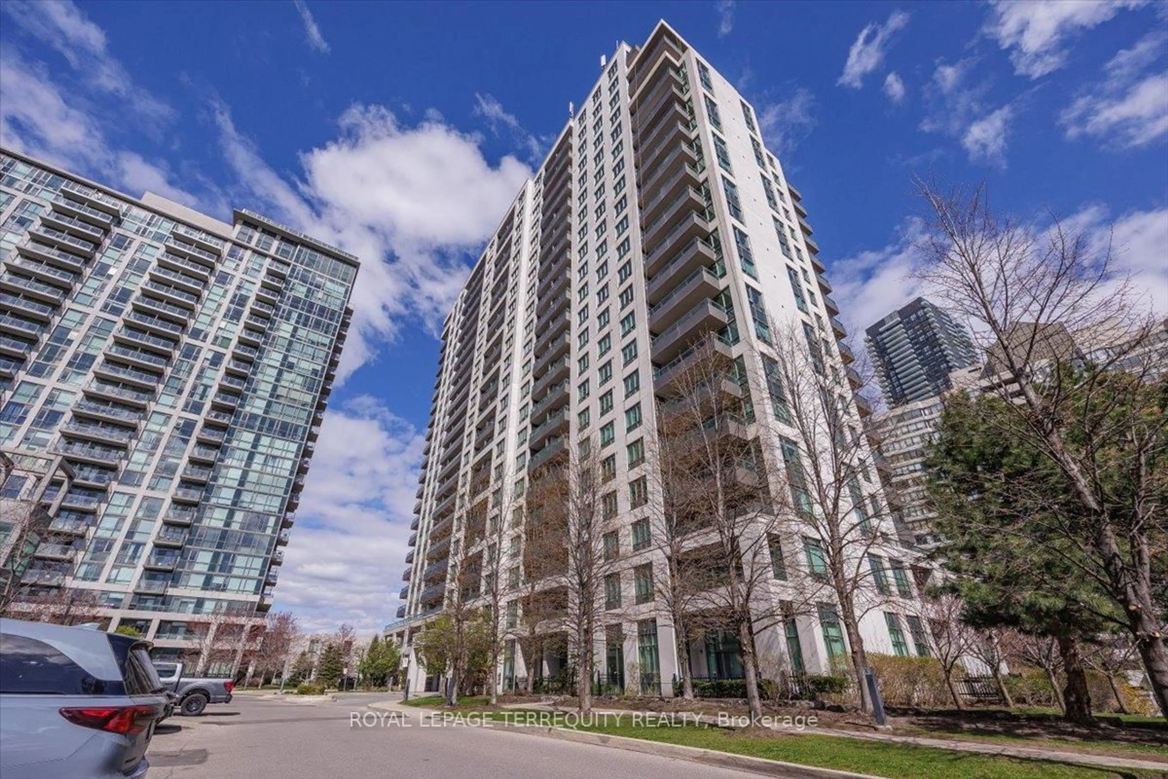 Patio, unknown for 335 Rathburn Rd #2212, Mississauga Ontario L5B 0C8