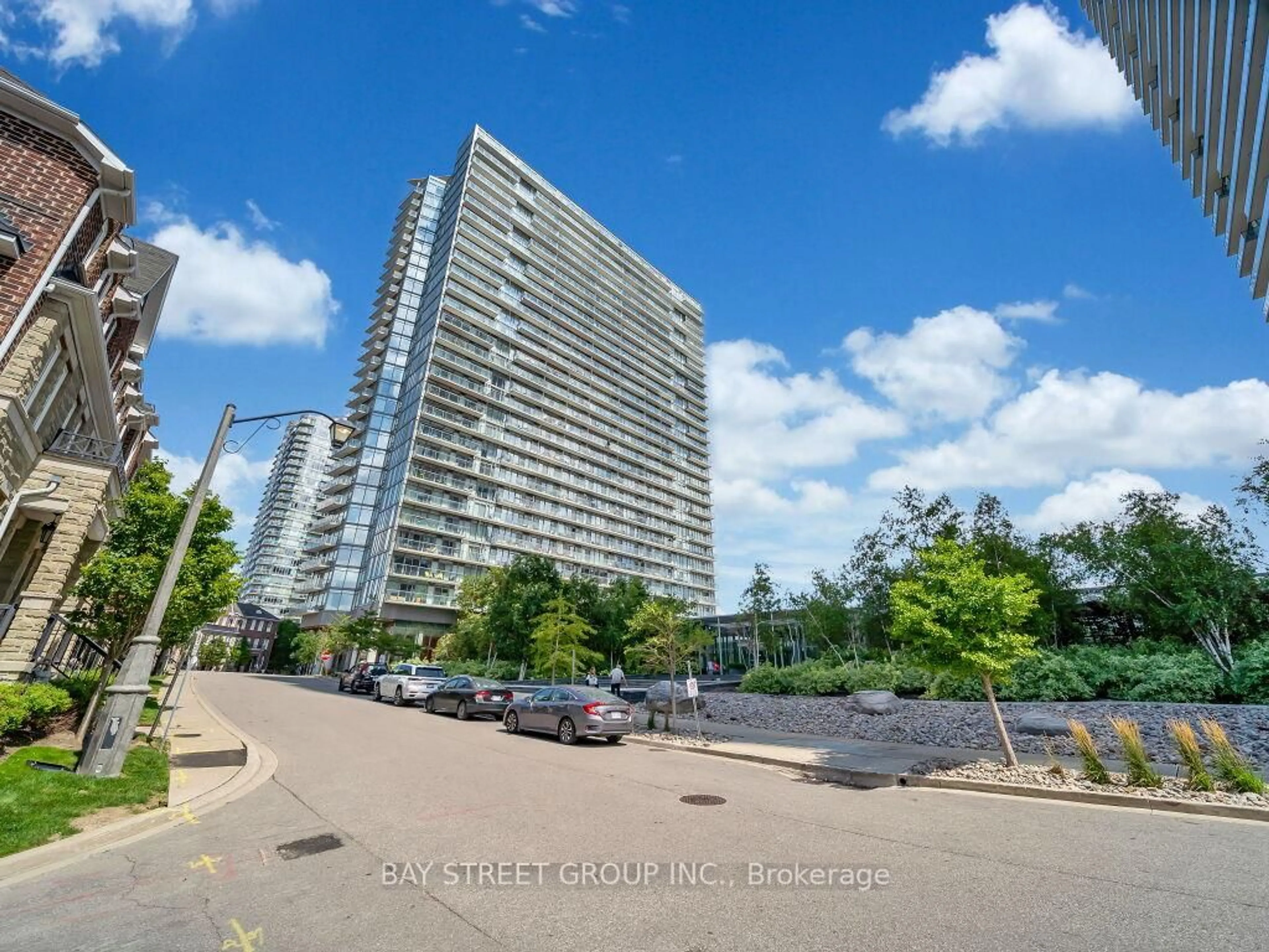 A pic from outside/outdoor area/front of a property/back of a property/a pic from drone, street for 105 The Queensway Ave #1501, Toronto Ontario M6G 5B5