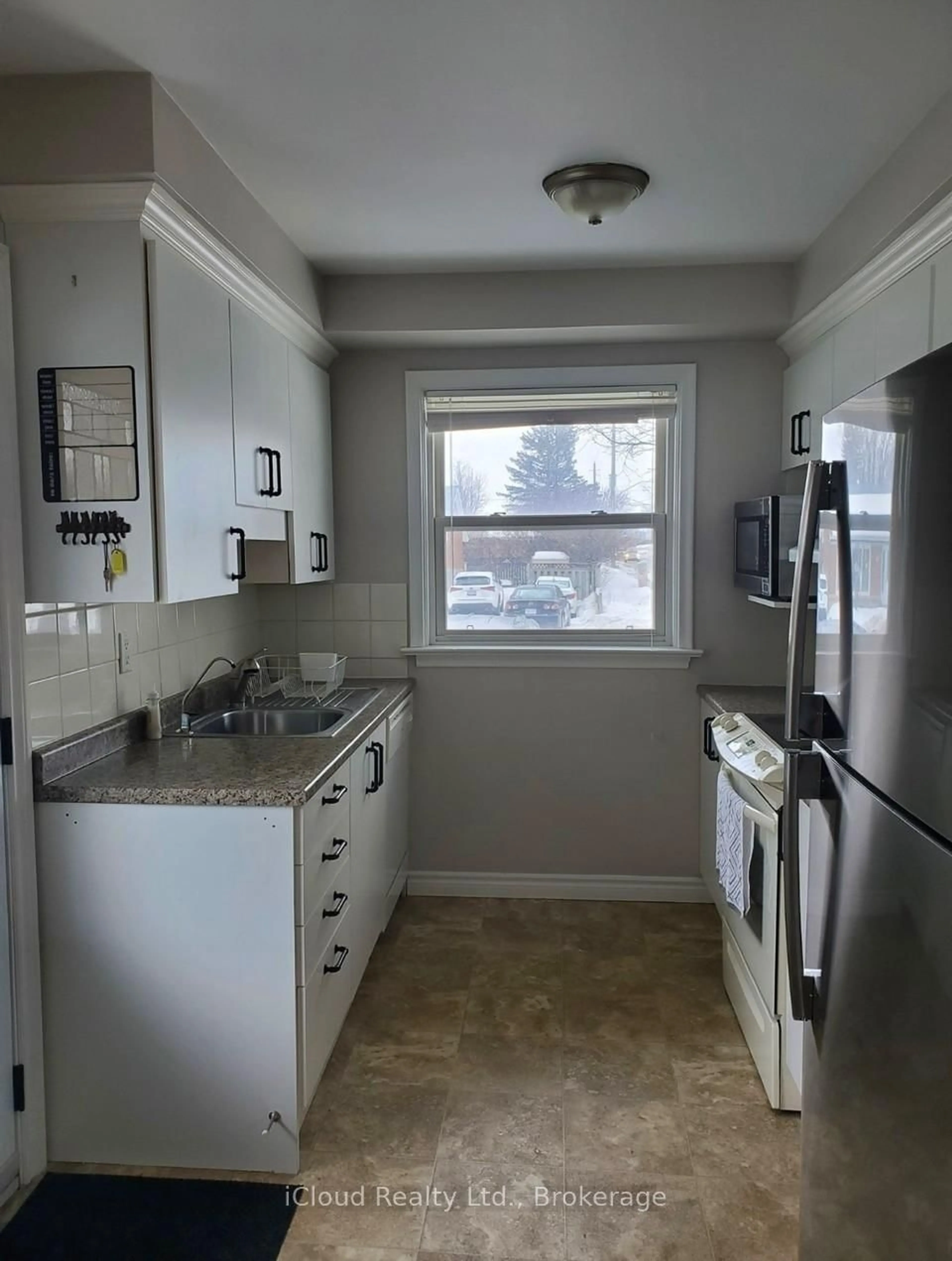 Standard kitchen, unknown for 85 Elizabeth St, Orangeville Ontario L9W 1C7