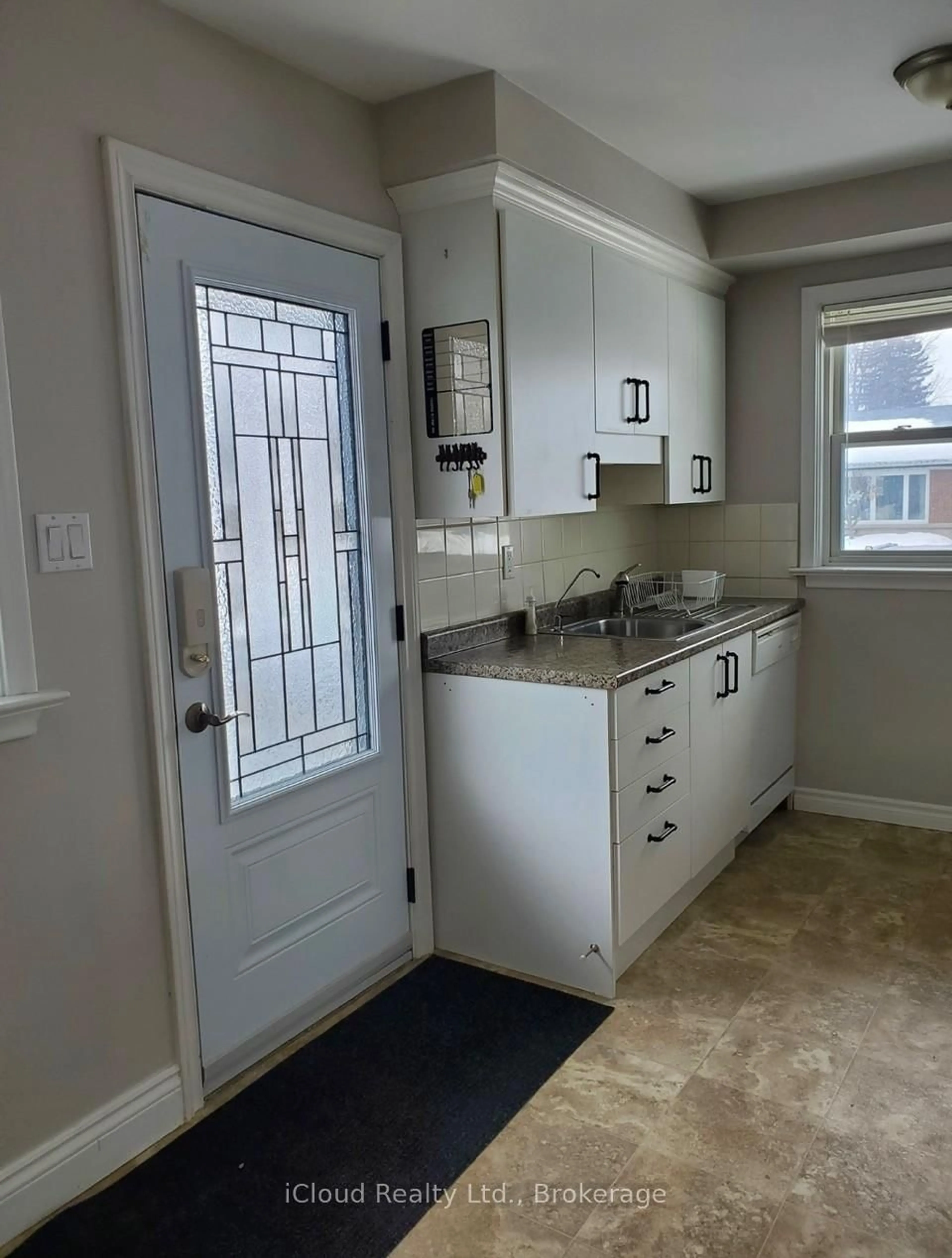 Standard kitchen, unknown for 85 Elizabeth St, Orangeville Ontario L9W 1C7
