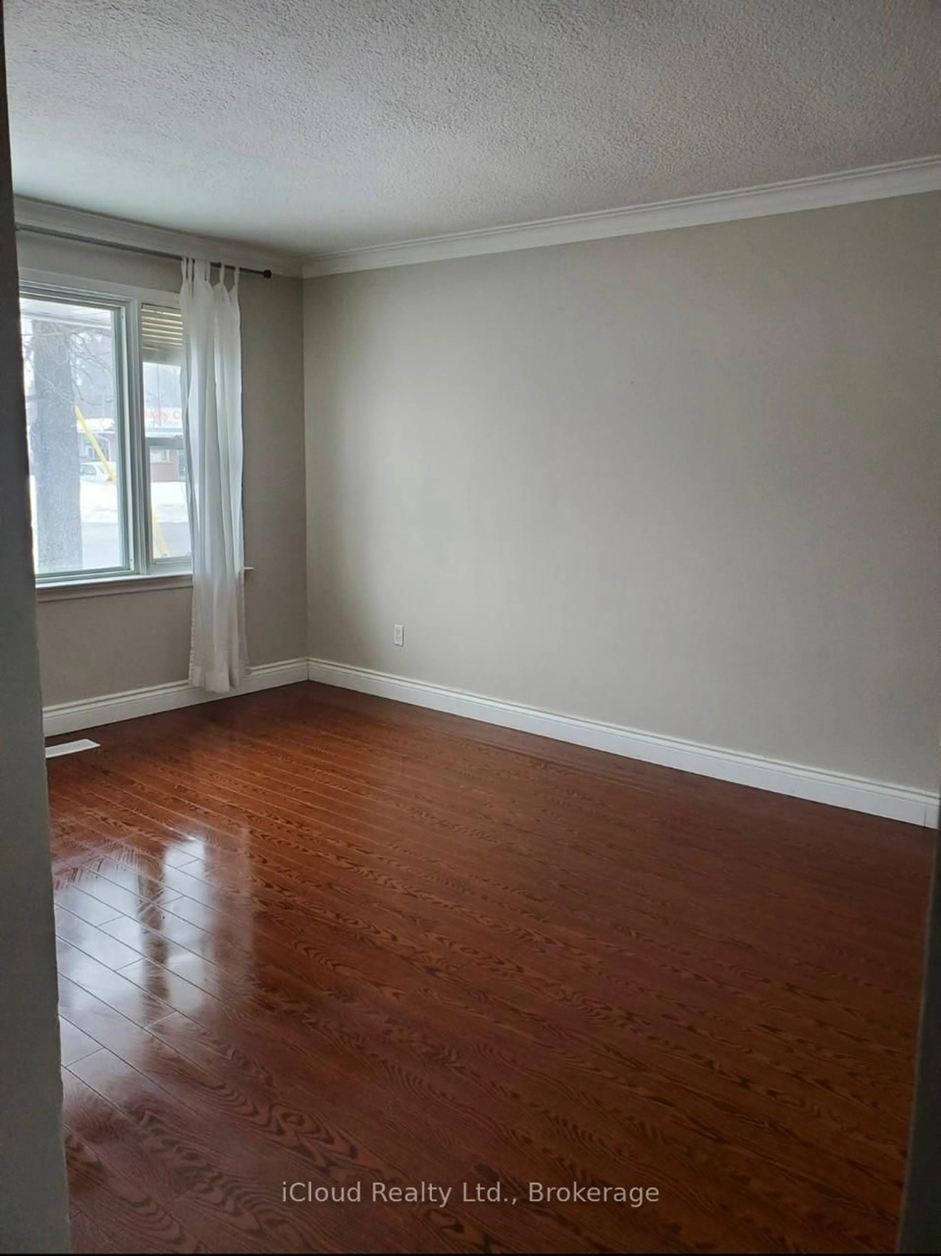 A pic of a room for 85 Elizabeth St, Orangeville Ontario L9W 1C7