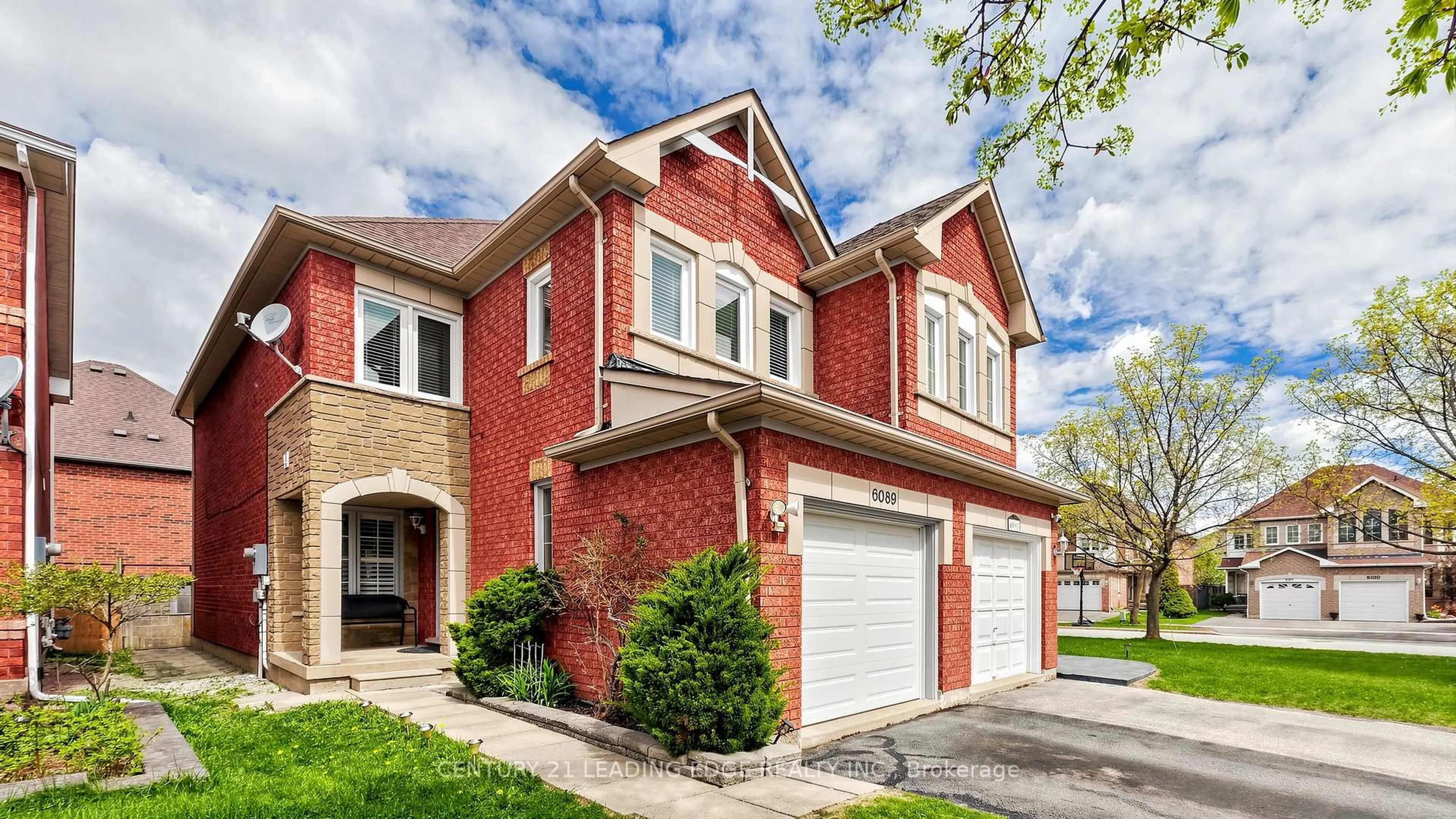 Home with brick exterior material, street for 6089 Clover Ridge Cres, Mississauga Ontario L5N 7B3