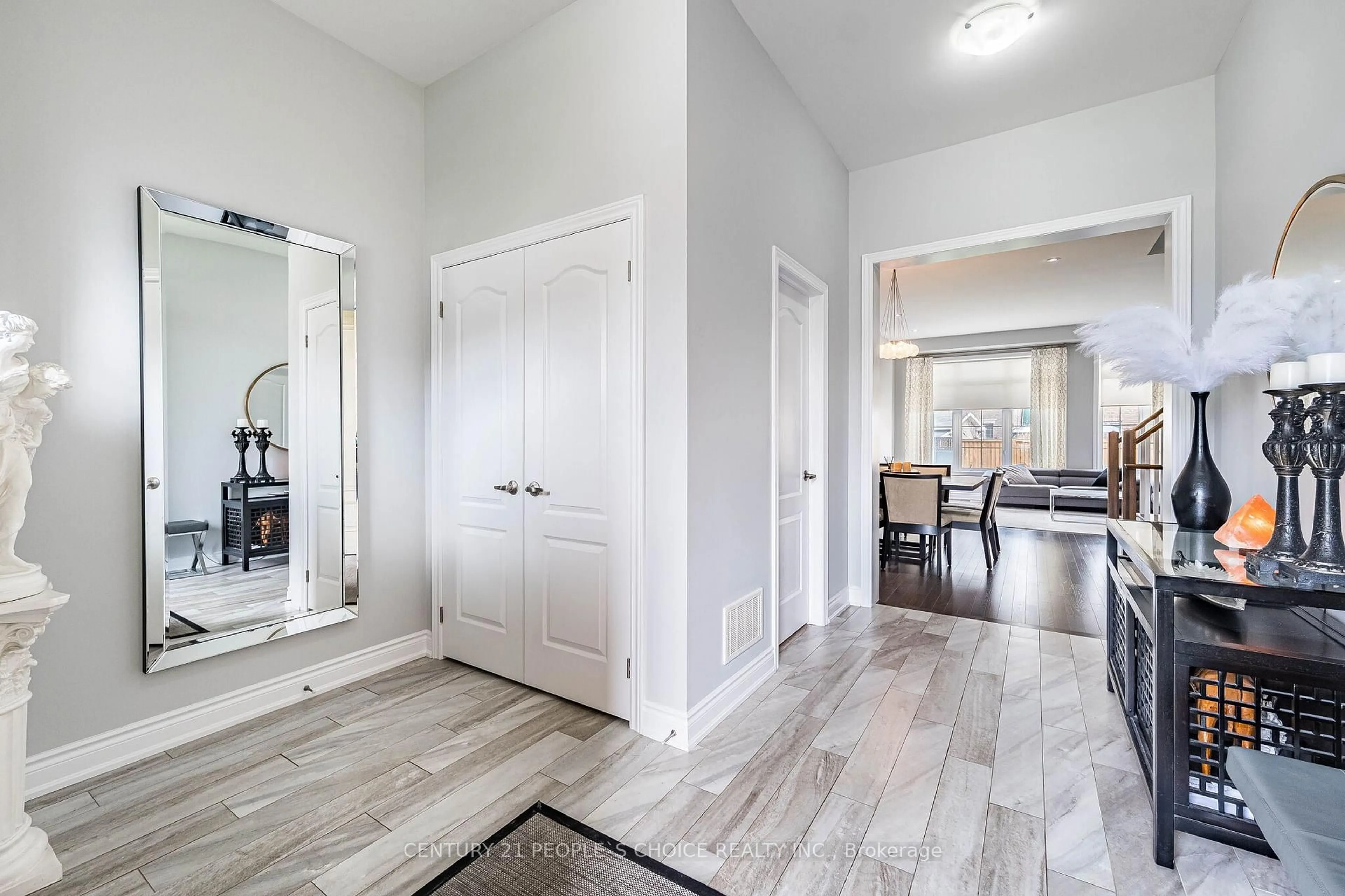 Indoor entryway for 65 Honeyview Tr, Brampton Ontario L6P 4A4