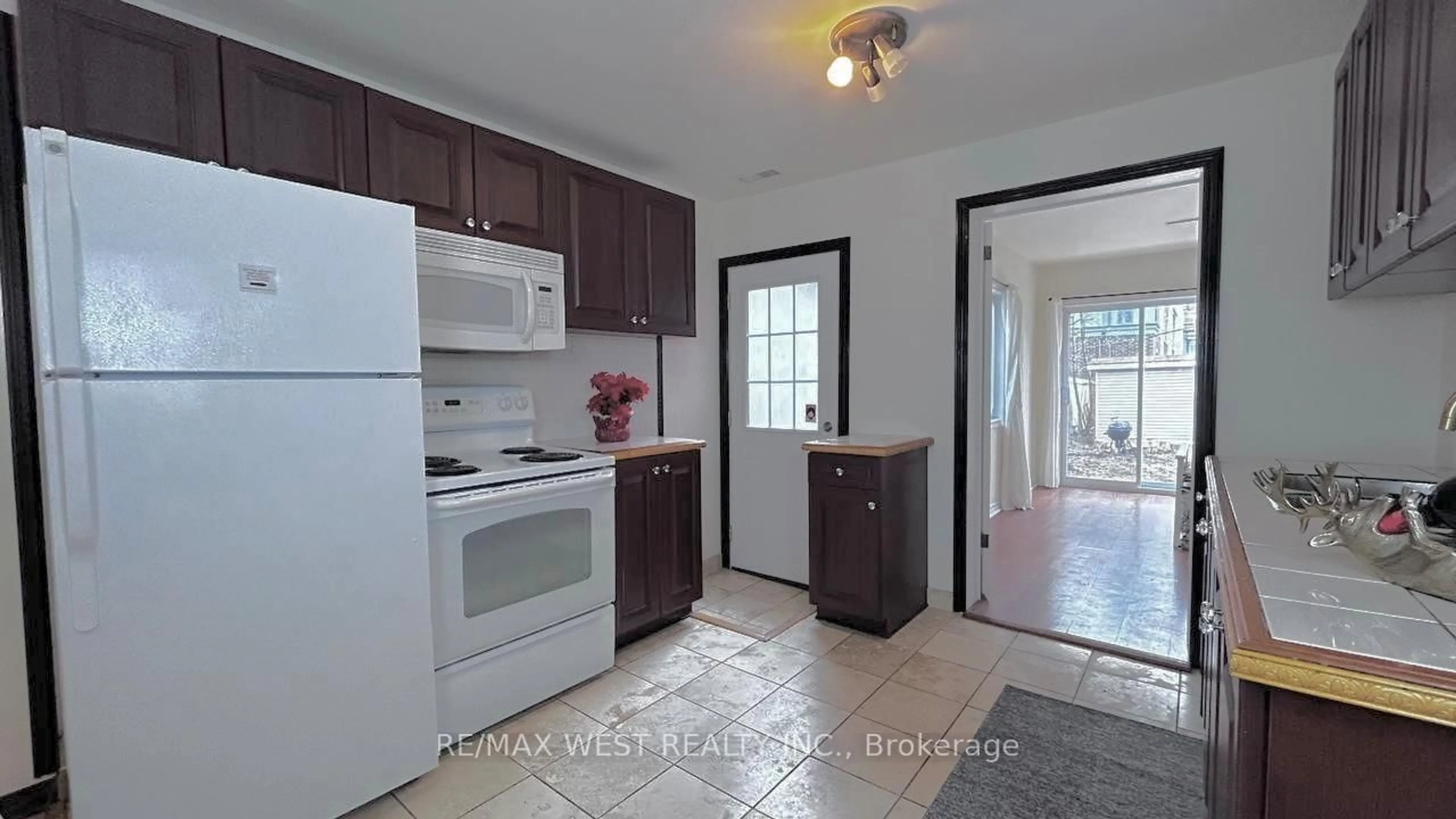 Standard kitchen, ceramic/tile floor for 15 Fourteenth St, Toronto Ontario M8V 3H8