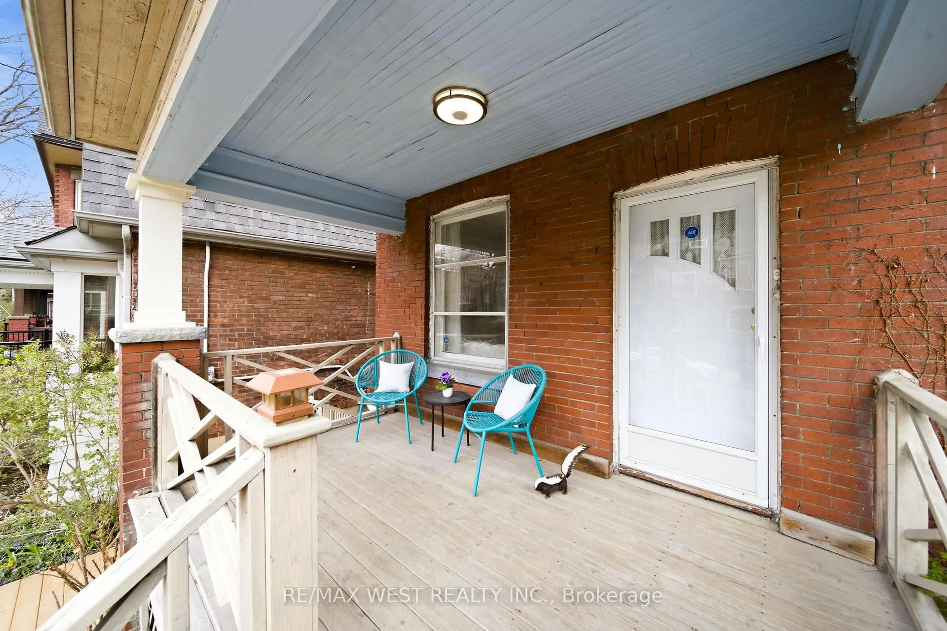Patio, street for 201 Gilmour Ave, Toronto Ontario M6P 3B2