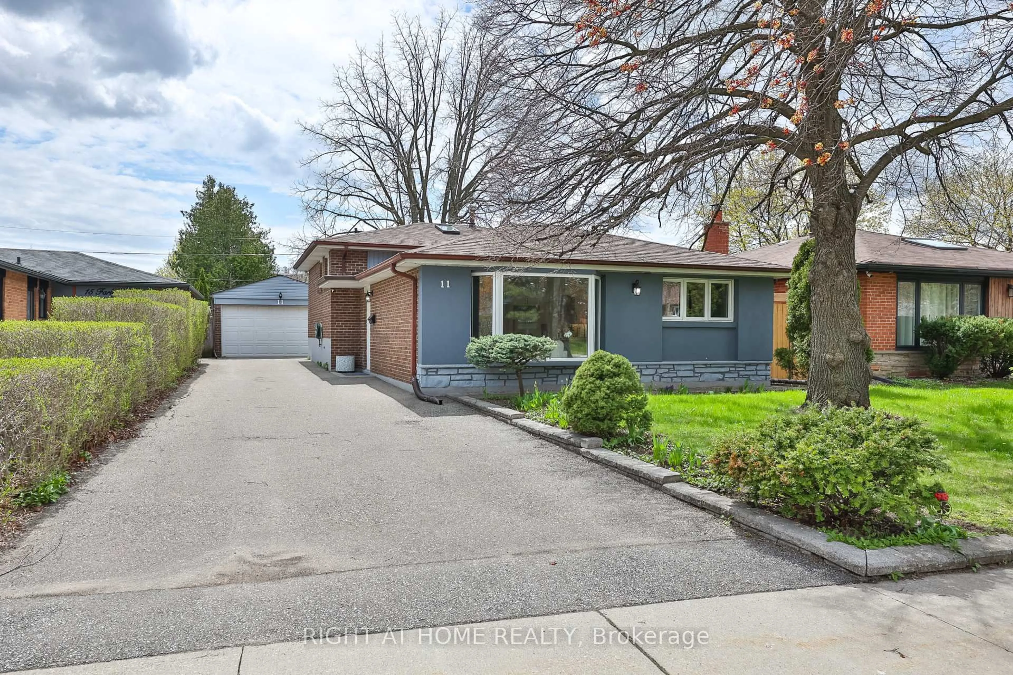 A pic from outside/outdoor area/front of a property/back of a property/a pic from drone, street for 11 Farley Cres, Toronto Ontario M9R 2A5
