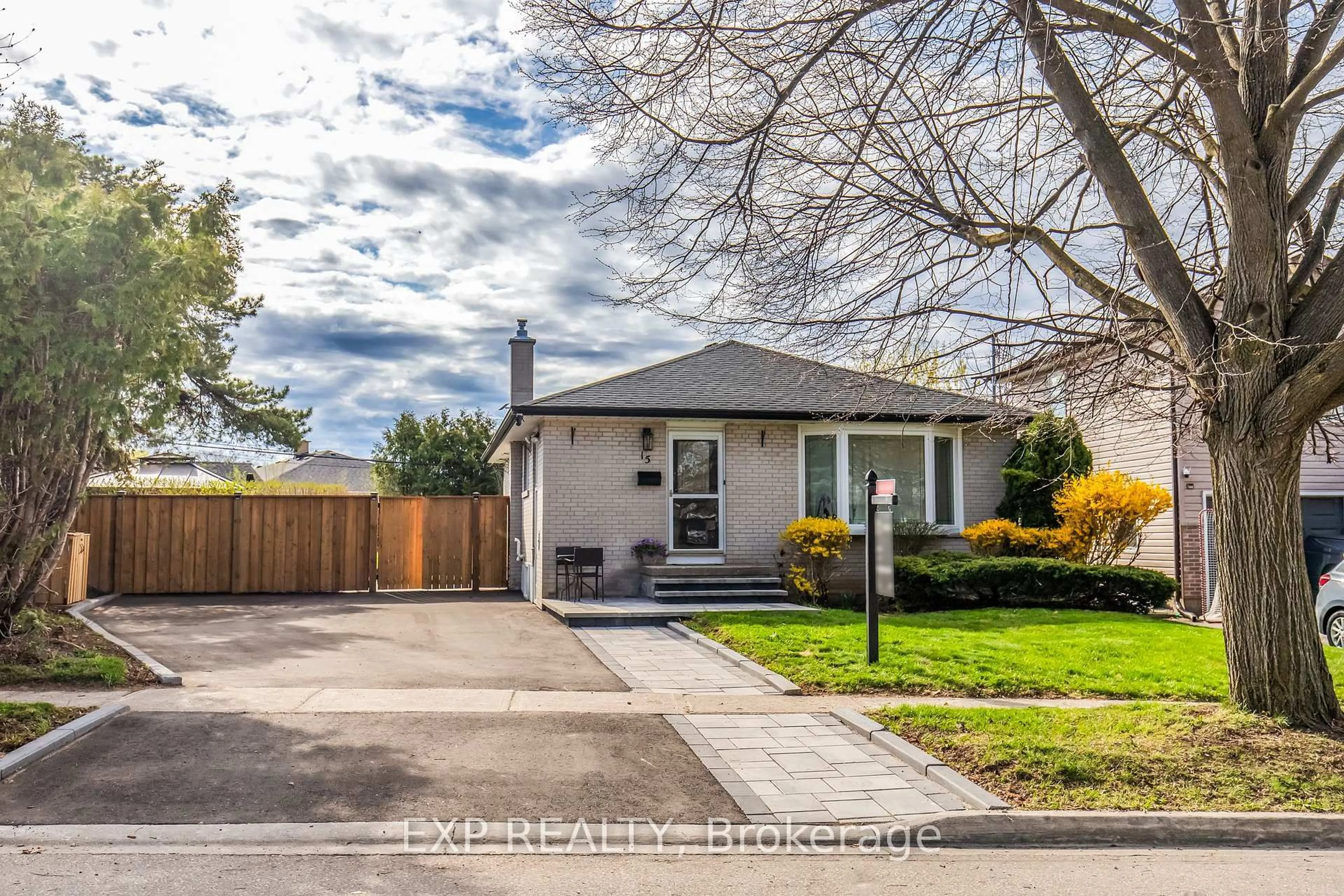 Home with vinyl exterior material, street for 15 Rexway Dr, Halton Hills Ontario L7G 1P7