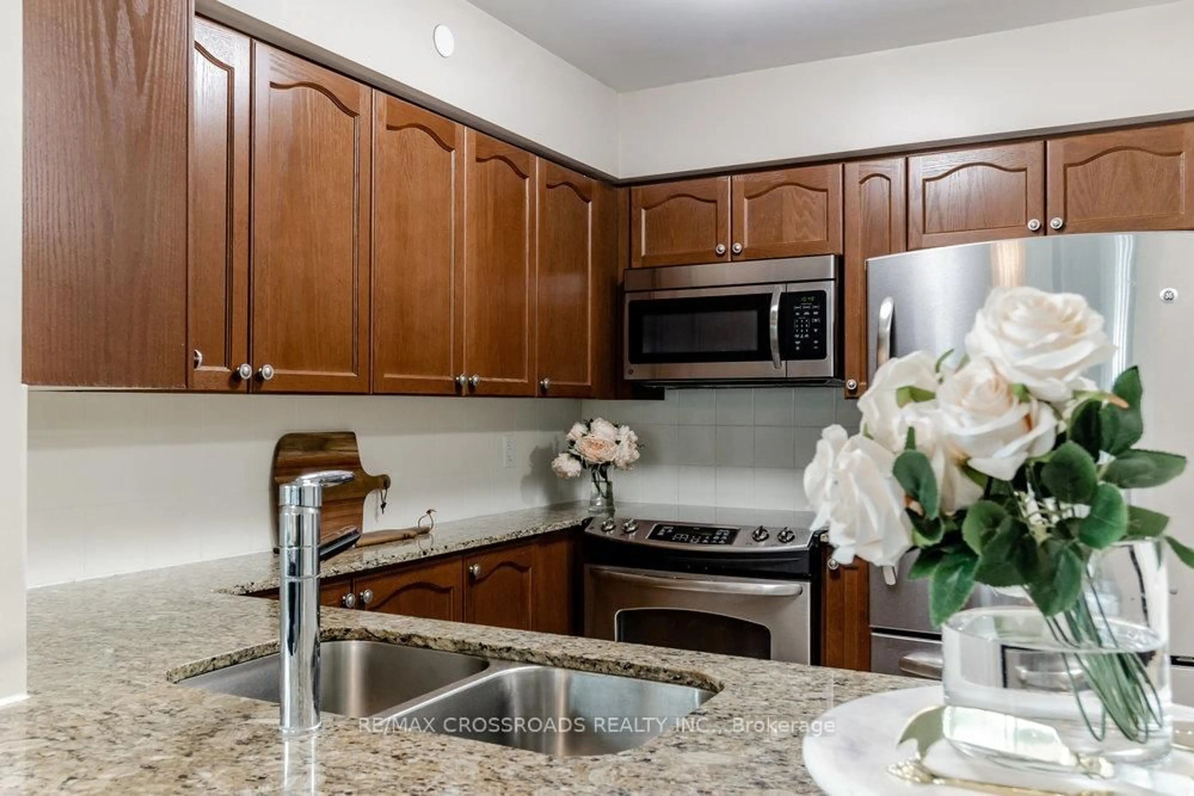 Standard kitchen, ceramic/tile floor for 215 Sherway Gardens Rd #604, Toronto Ontario M9C 0A4