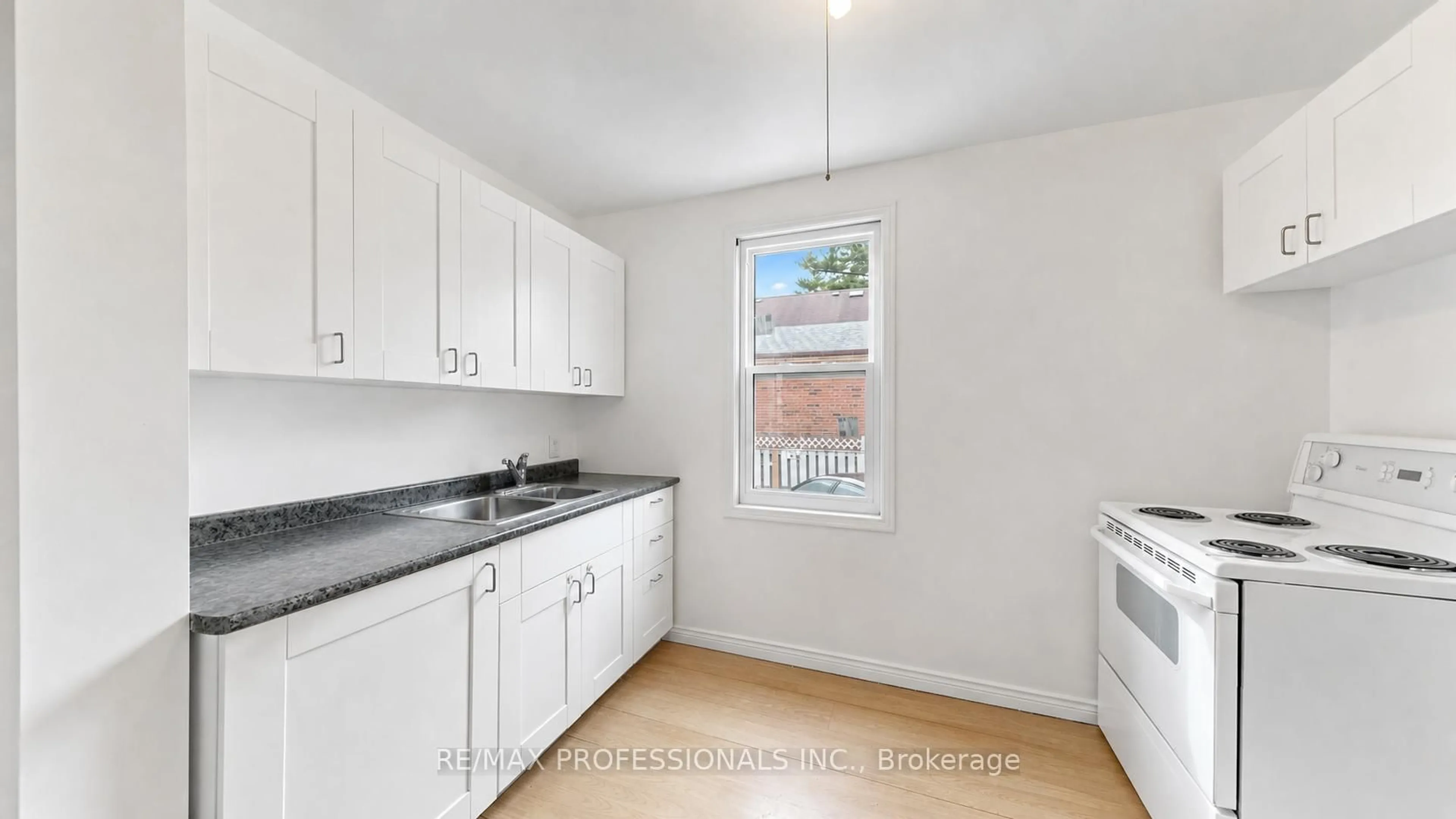 Standard kitchen, unknown for 5 Thirty Ninth St, Toronto Ontario M8W 3M4