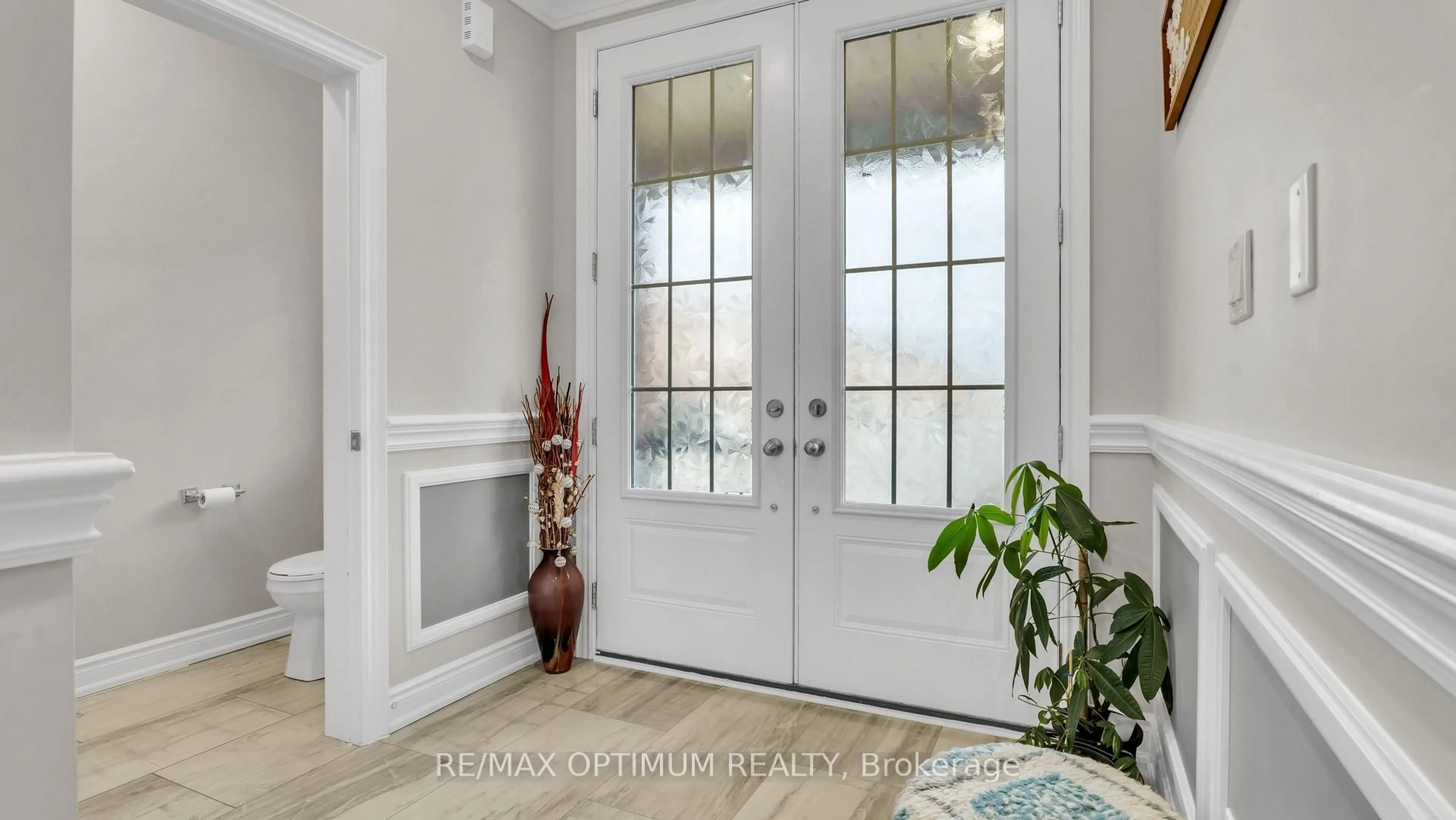 Indoor entryway for 30 Wheatberry Cres, Brampton Ontario L6R 4A1