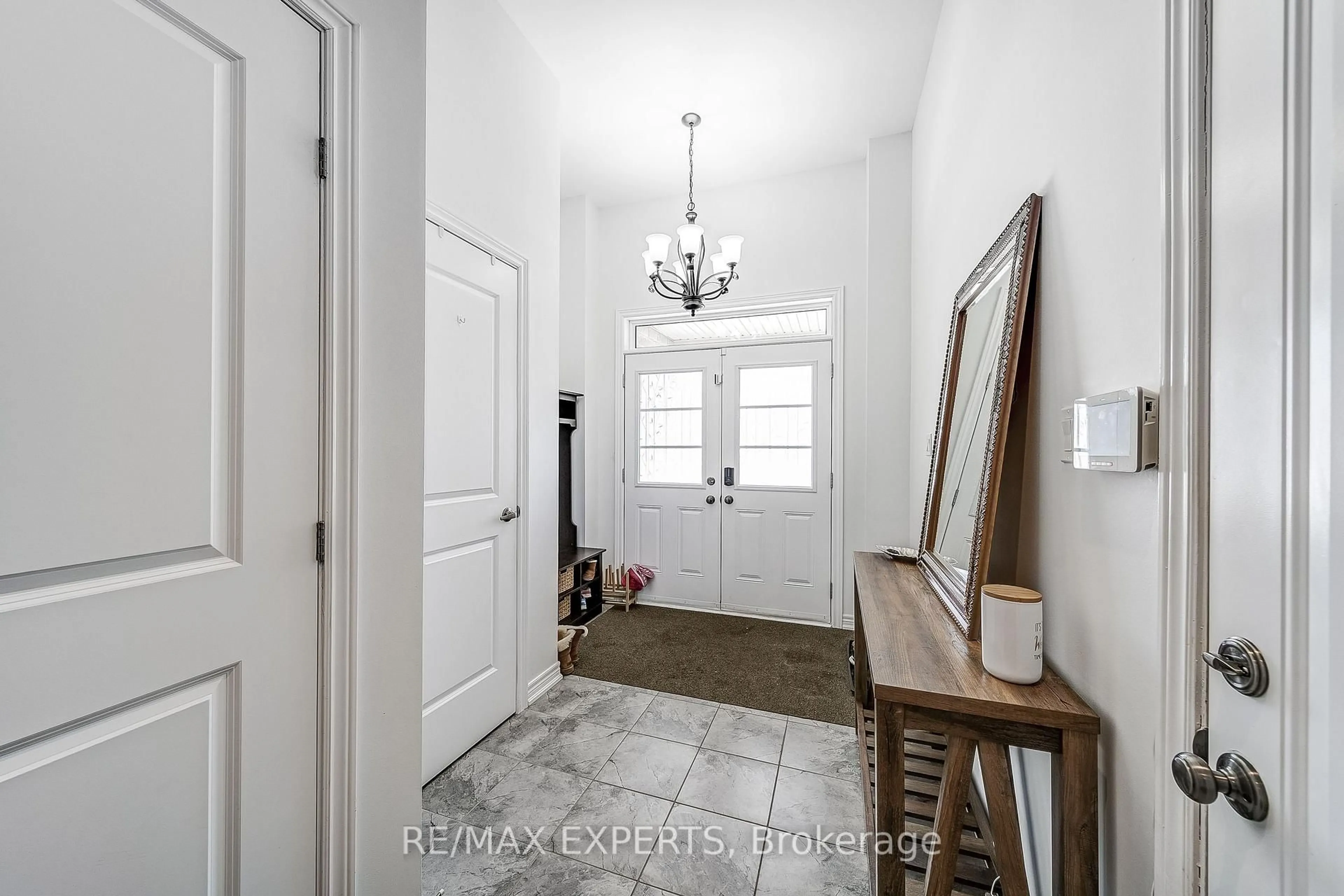 Indoor entryway for 60 Humbershed Cres, Caledon Ontario L7E 2X4